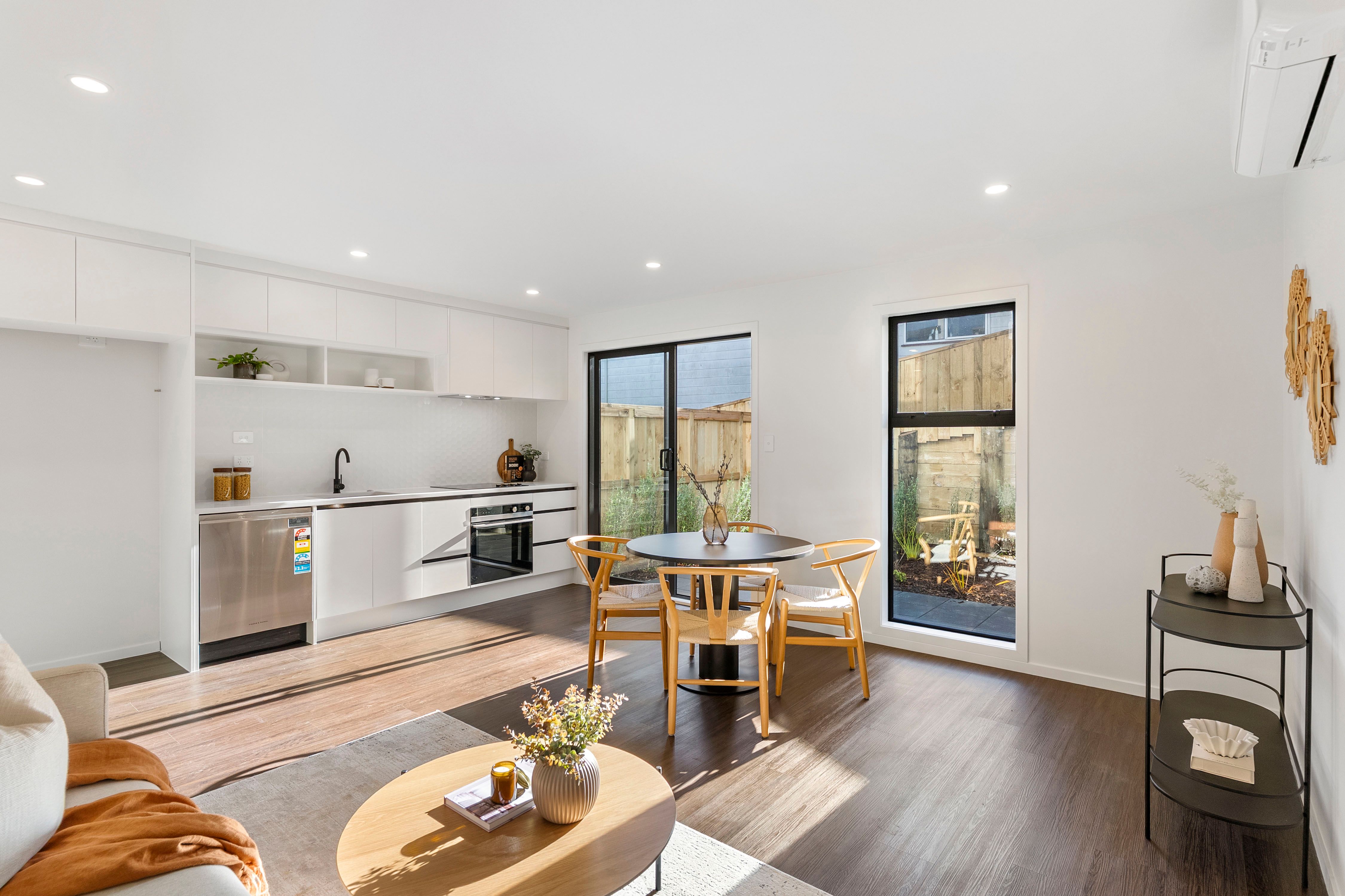 2/6 Embassy Place, Glenfield, North Shore City
