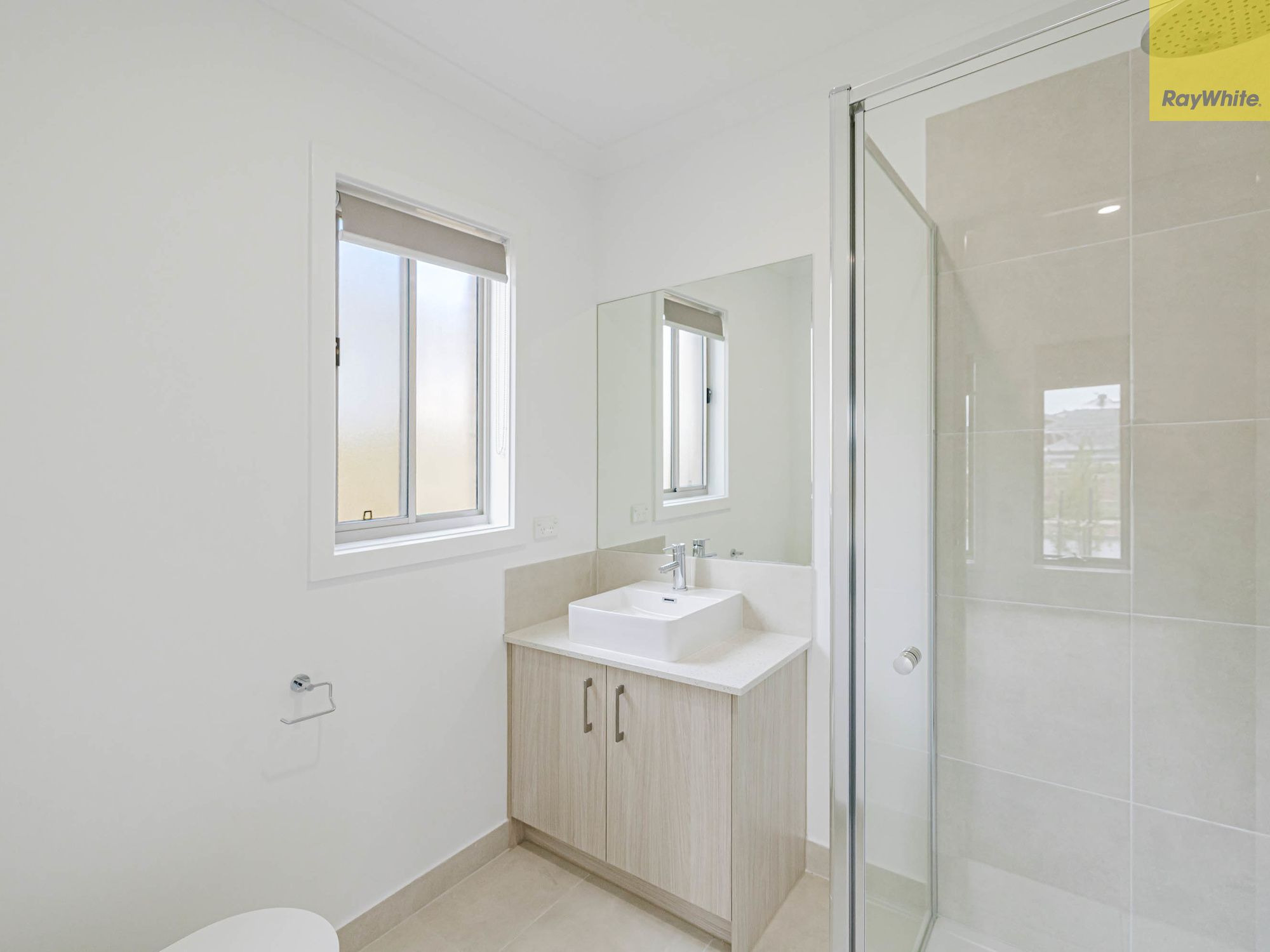 8 Valda Crescent — photo 7 of 14