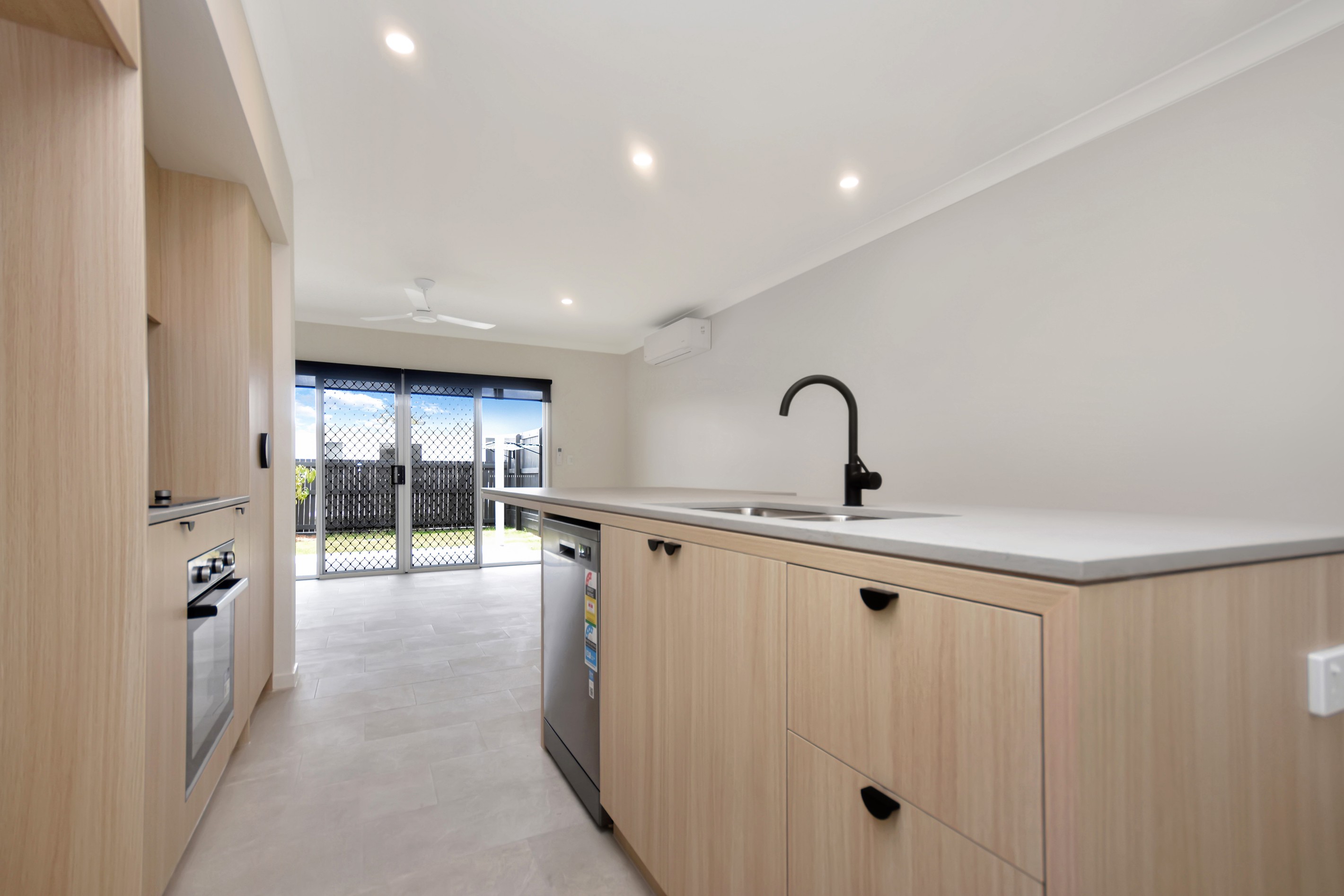 98/33 River Road, Bundamba, QLD 4304