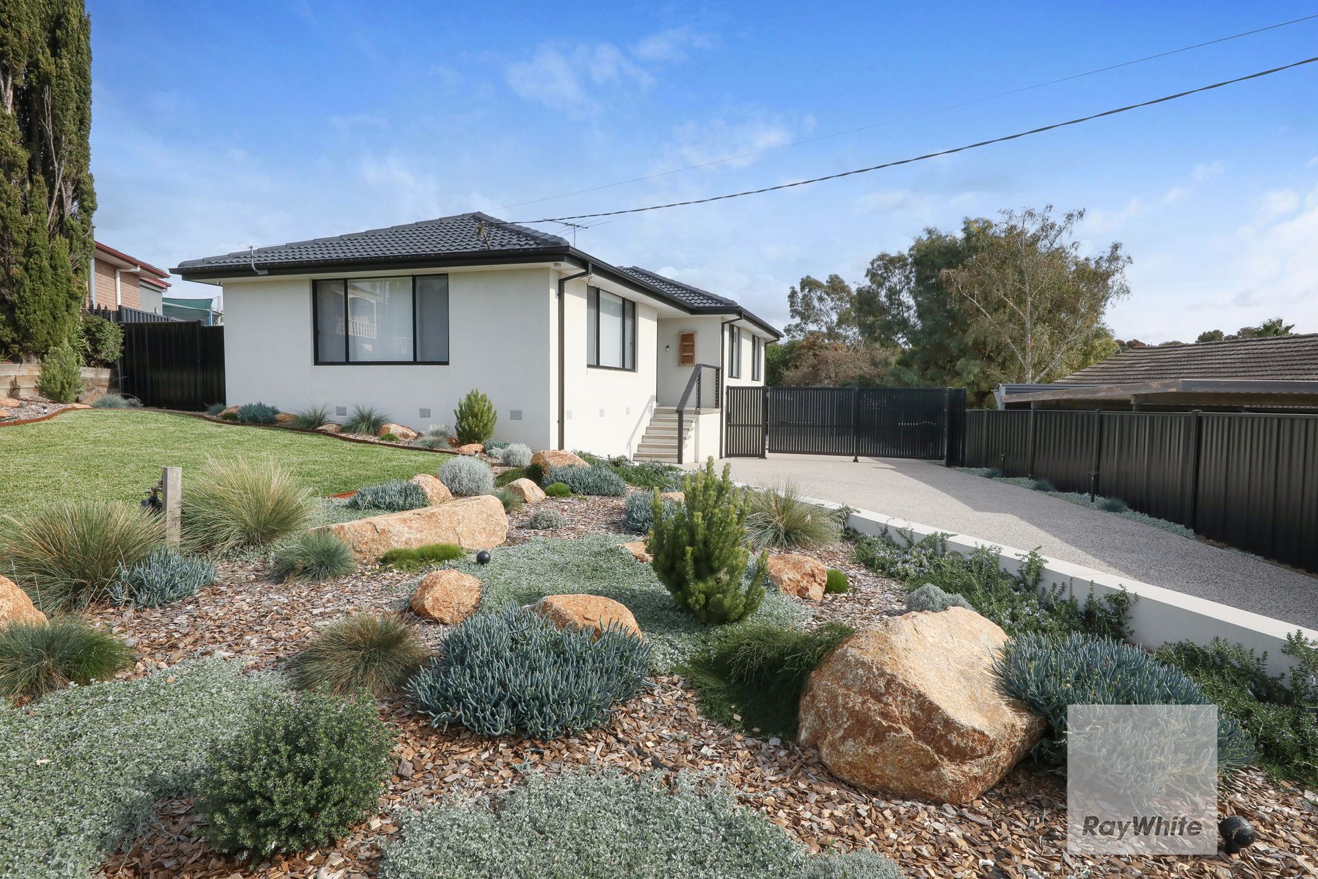 6 Hart Court, Gladstone Park VIC 3043