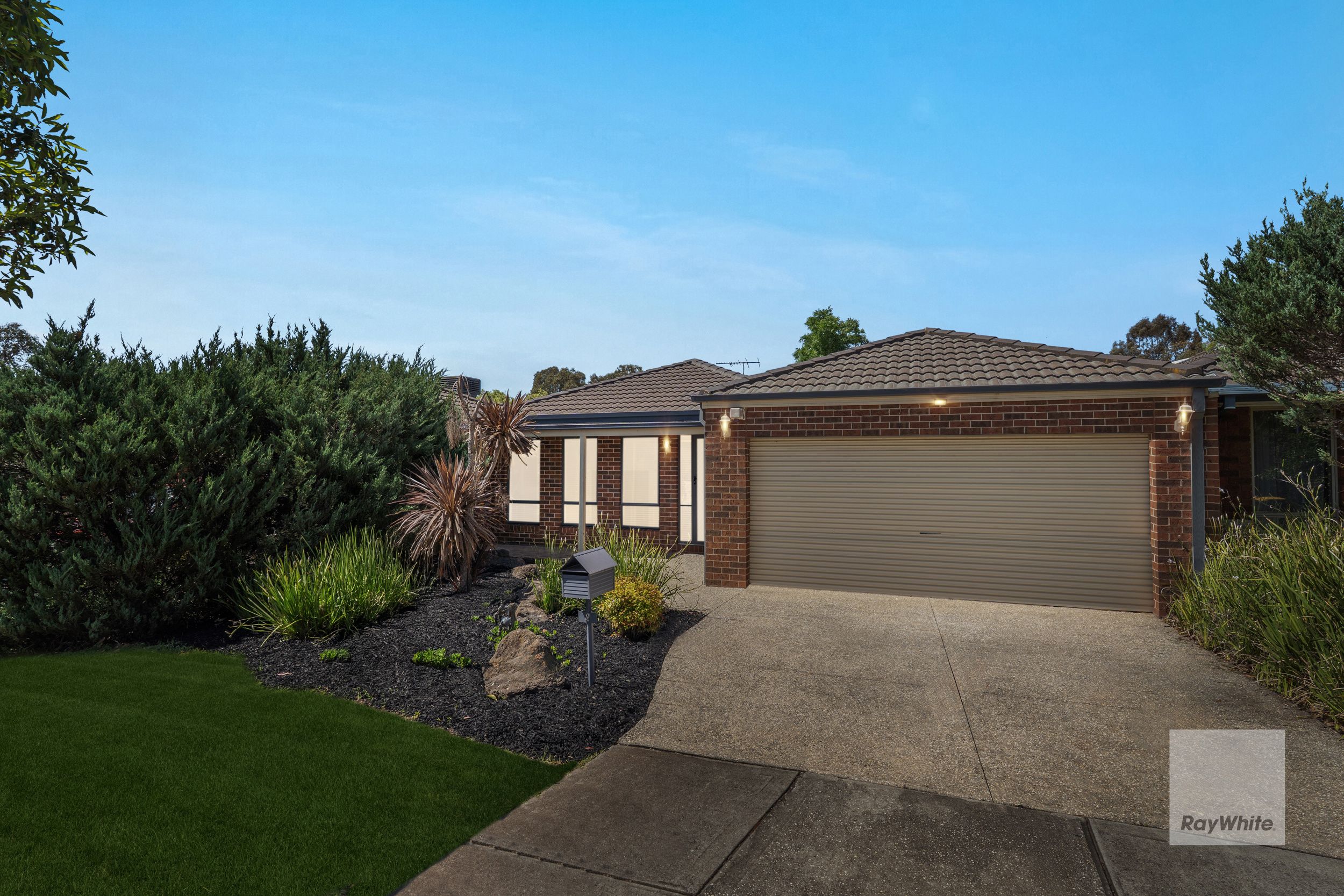 4 Maculata Place , MANOR LAKES VIC 3024