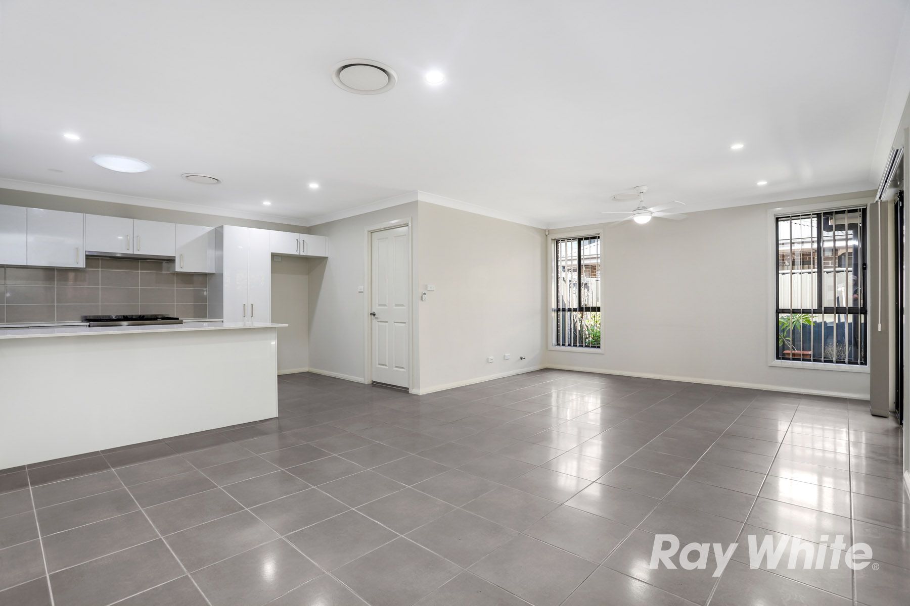 24 Greenwood Parkway, JORDAN SPRINGS, NSW 2747