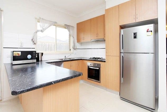 2/32 Harrow Place, Truganina, VIC 3029