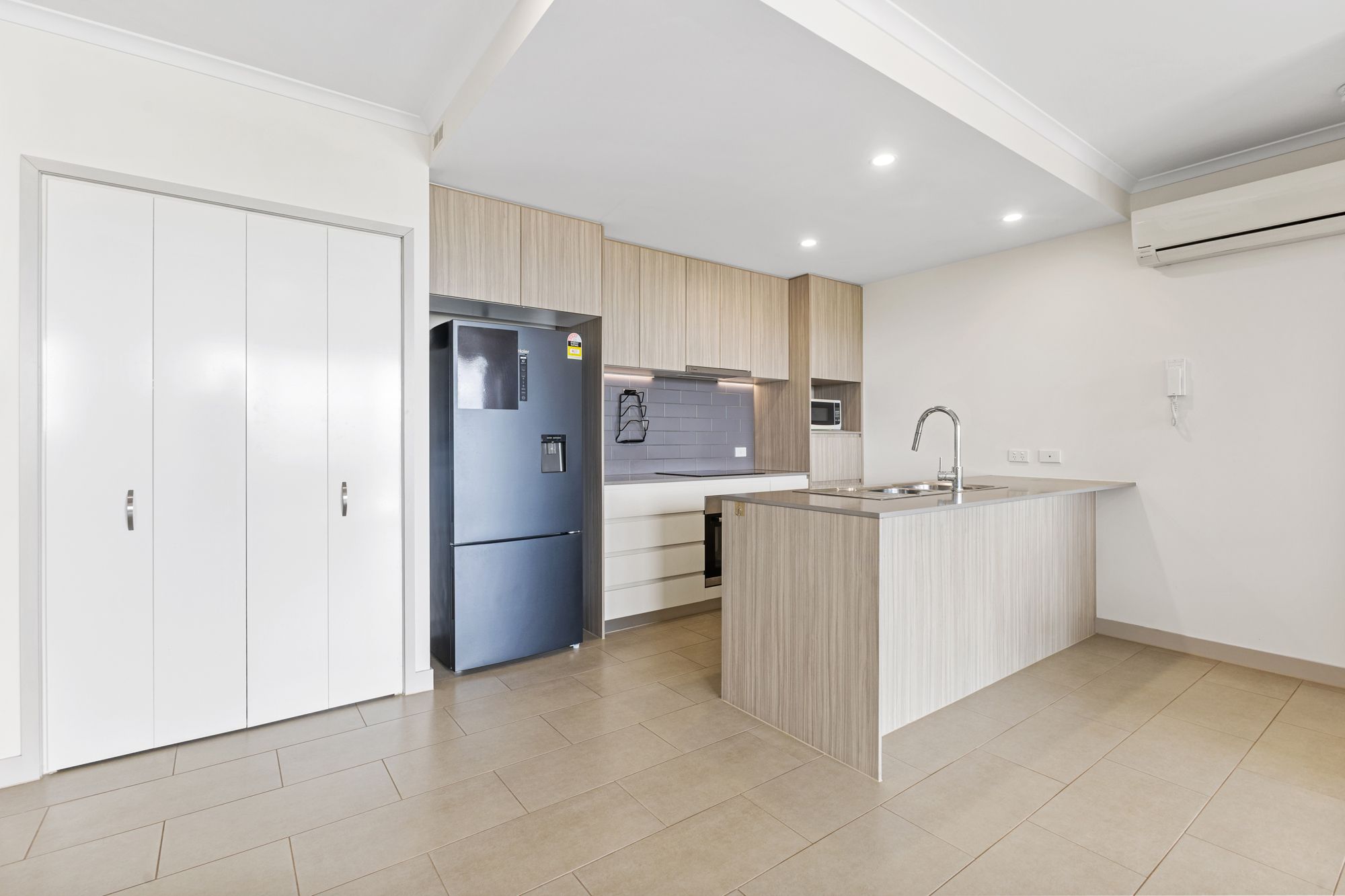 806/440 Hamilton Road — photo 9 of 24