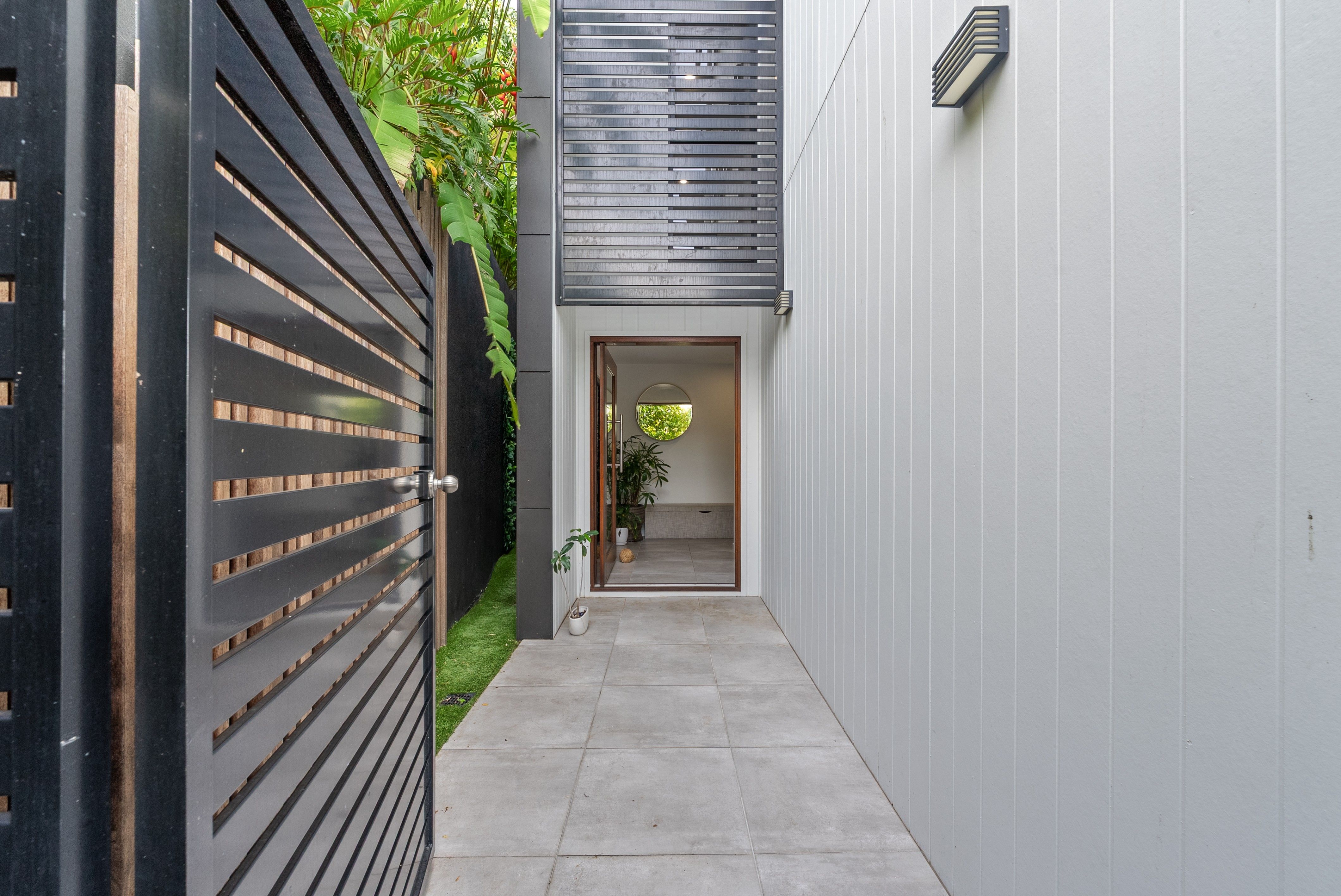 2/25 Waratah Avenue, Biggera Waters, QLD 4216