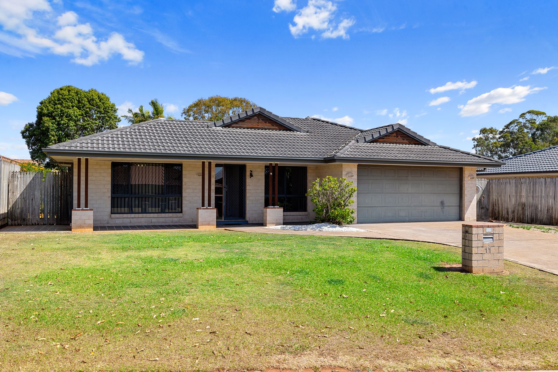 11 Seaholly Crescent, Victoria Point, QLD 4165
