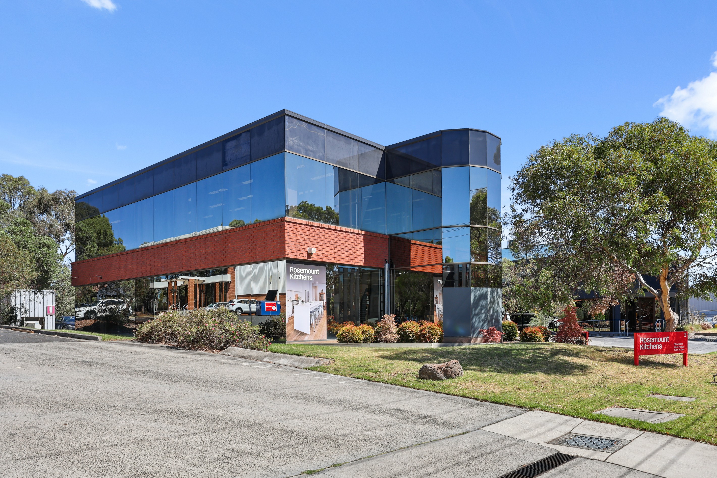 2 Kingston Town Close, Oakleigh, VIC 3166