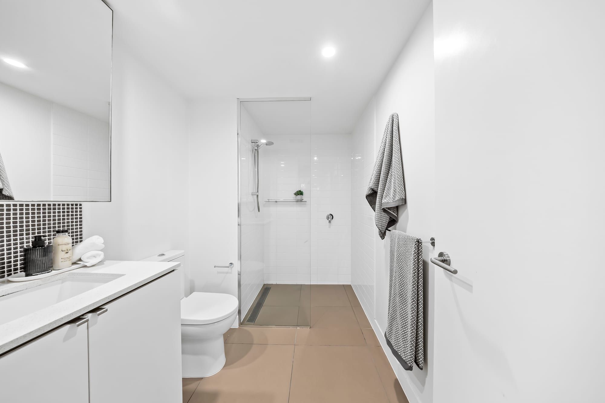 1506/35 Burdett Street — photo 8 of 9