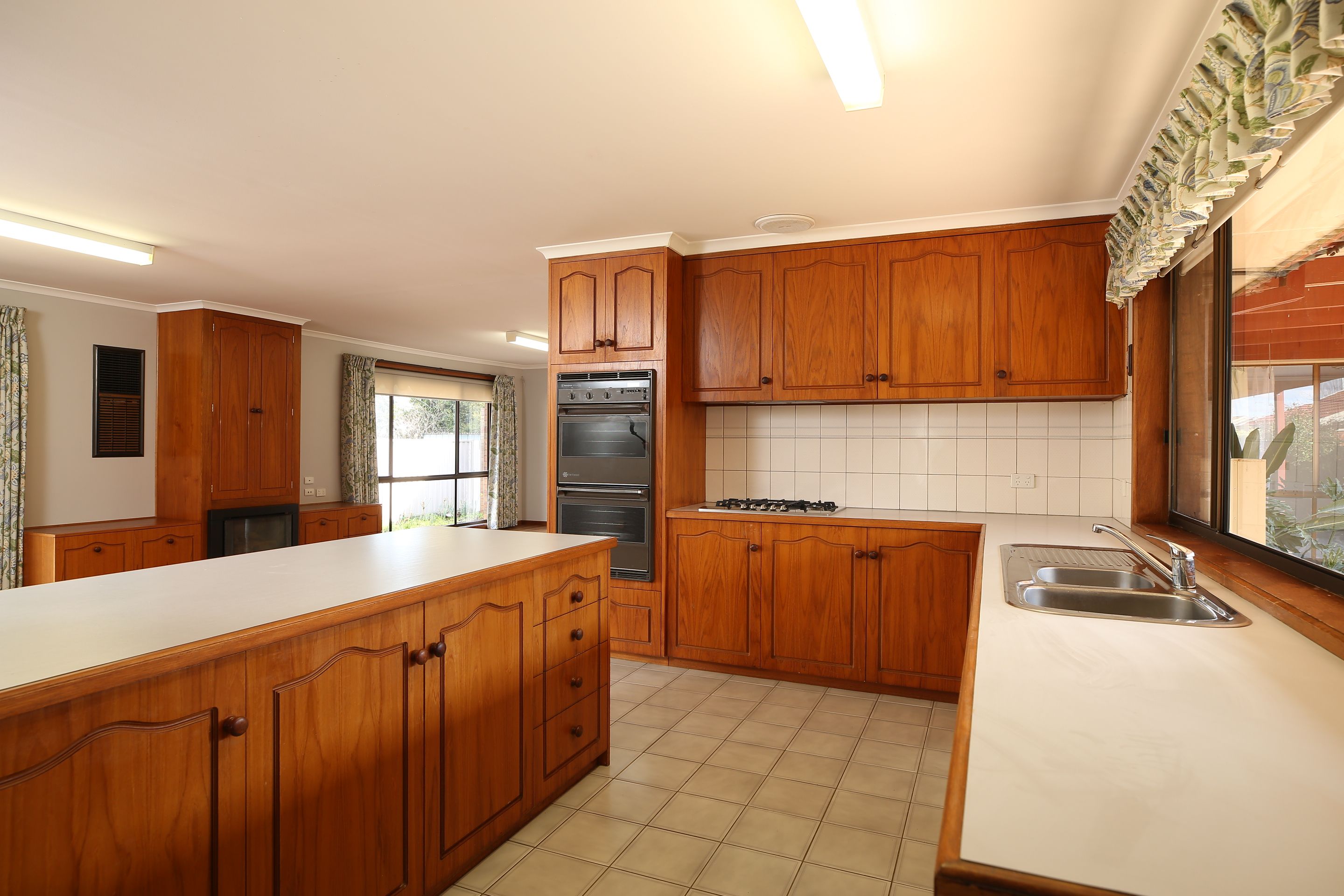 15 Shaw Avenue, Wendouree, VIC 3355