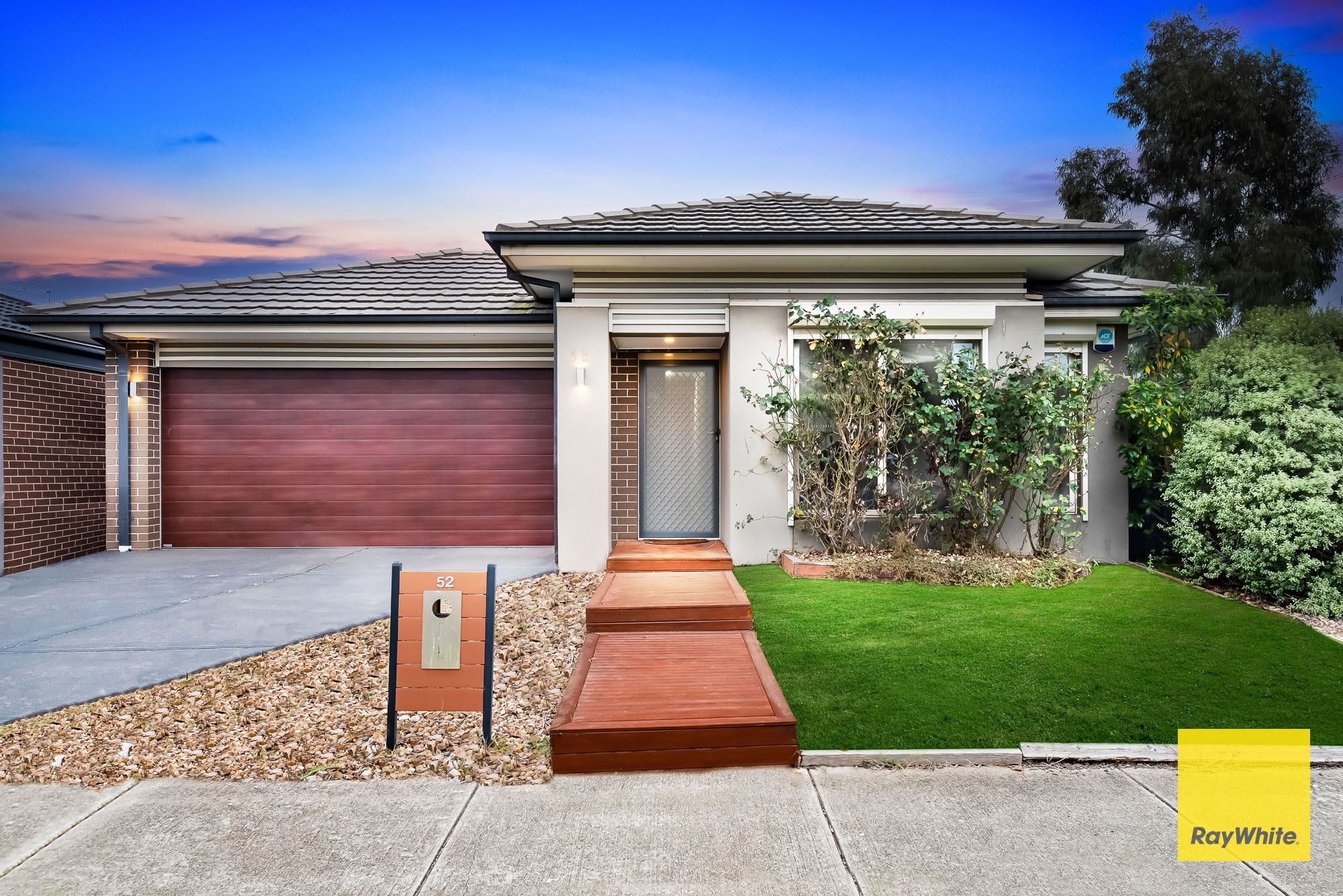 52 EVERHOLME Drive, Truganina VIC 3029