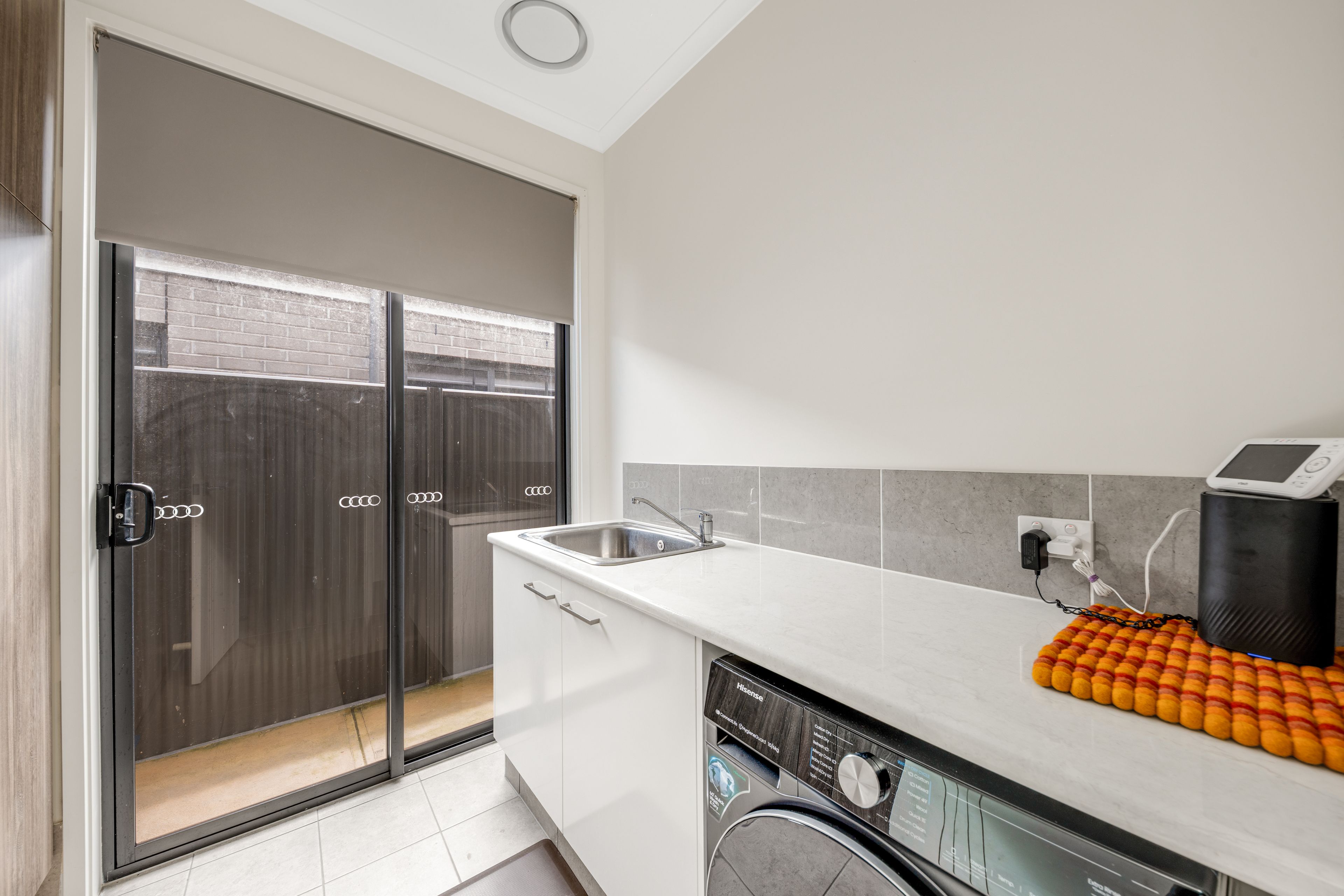 Sleek Modern Luxury — photo 19 of 23