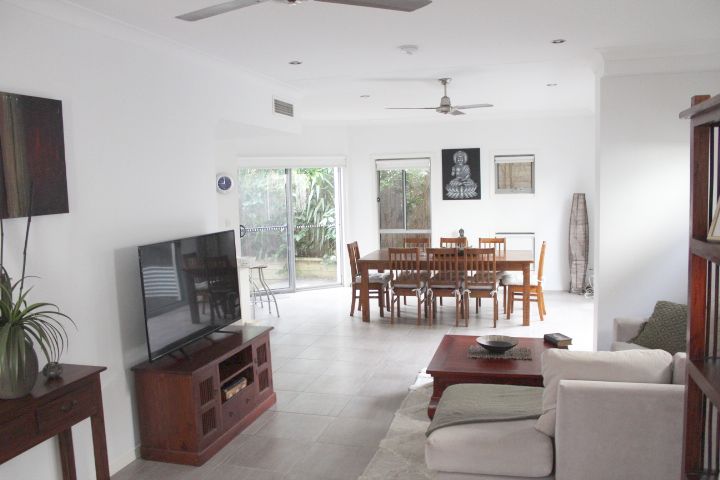 5-7 Ashbourne Terrace, Biggera Waters QLD 4216