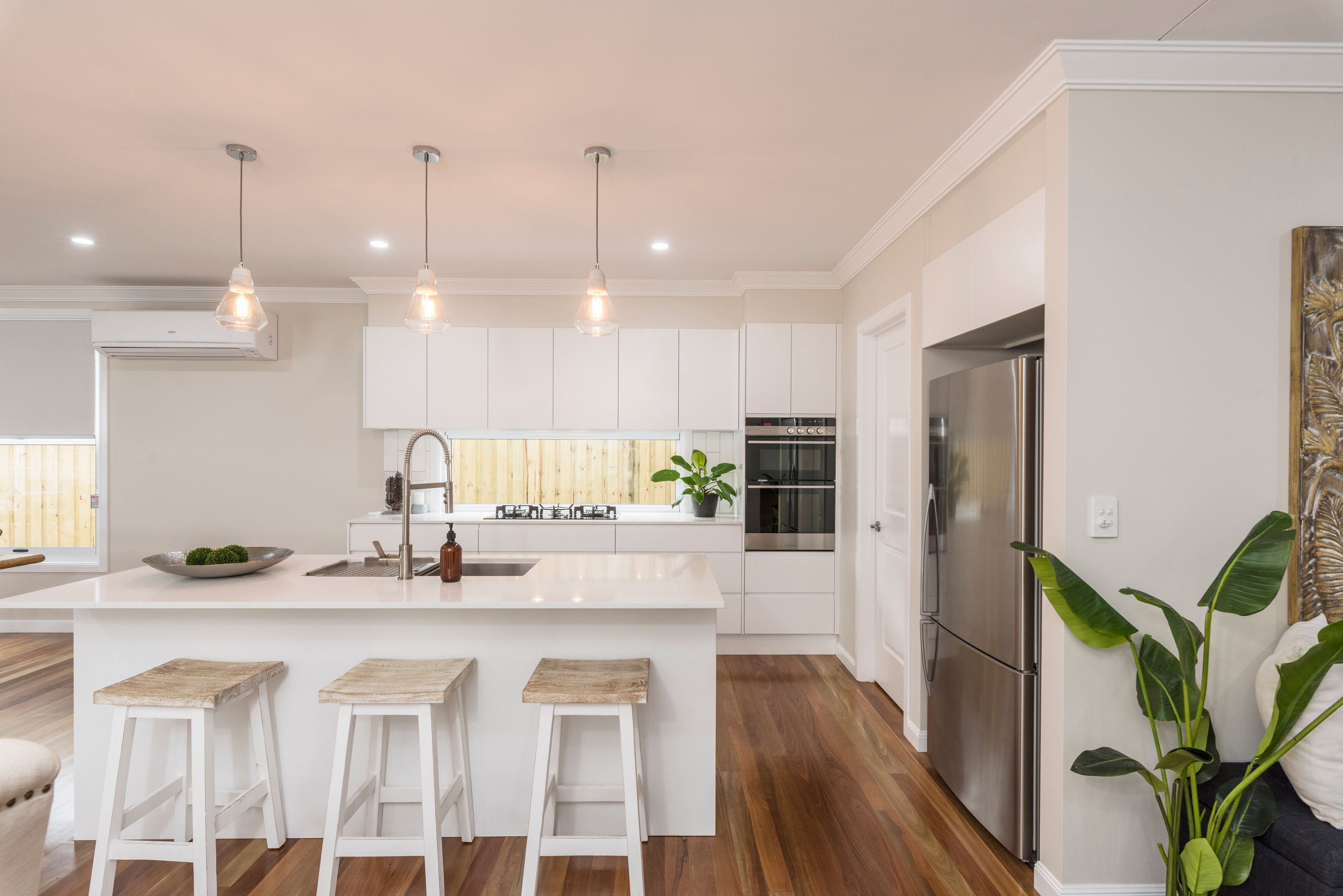 117 McIlwraith Avenue, Norman Park, QLD 4170