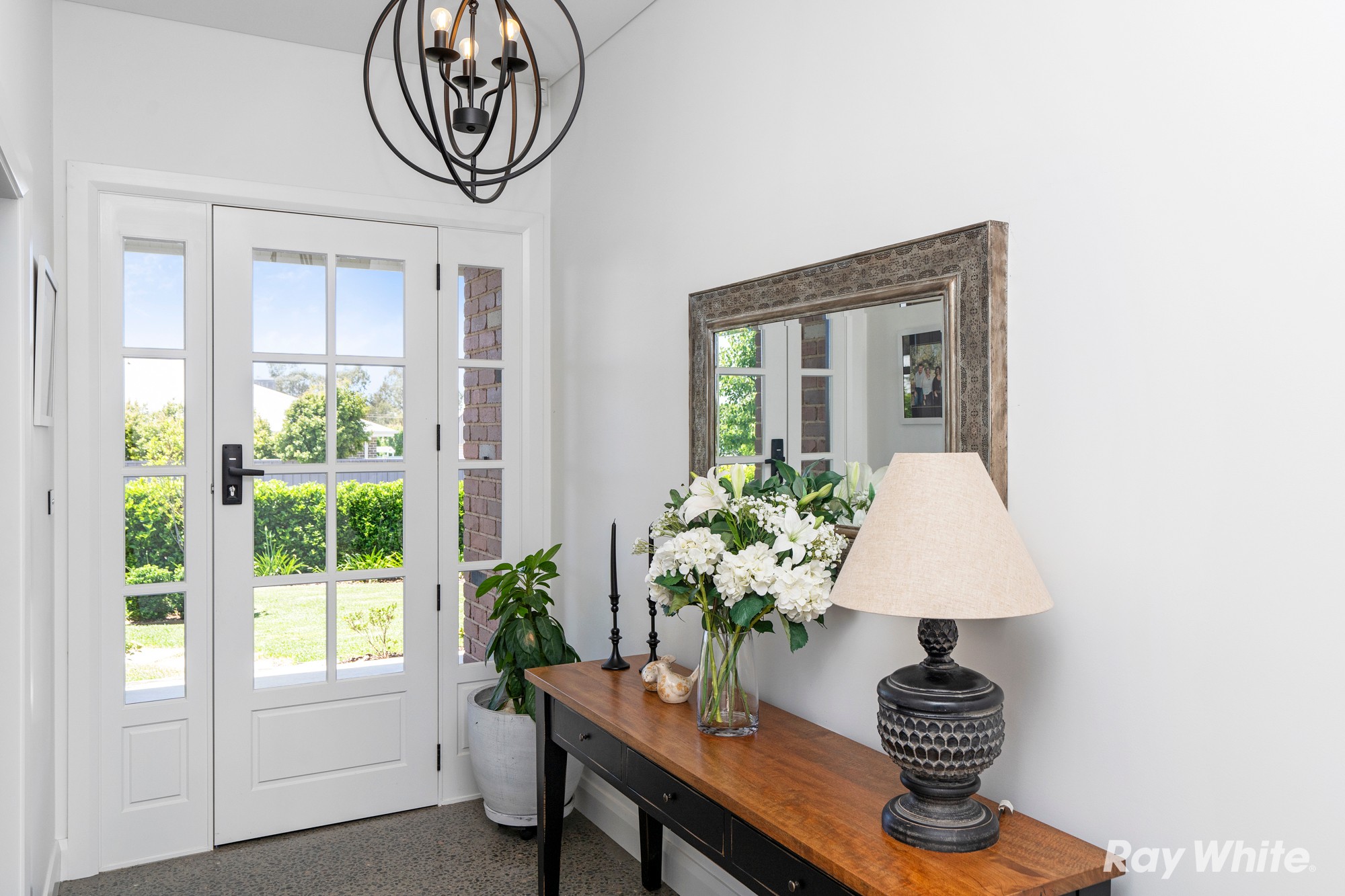 118 Lakehaven Drive, Lake Albert, NSW 2650