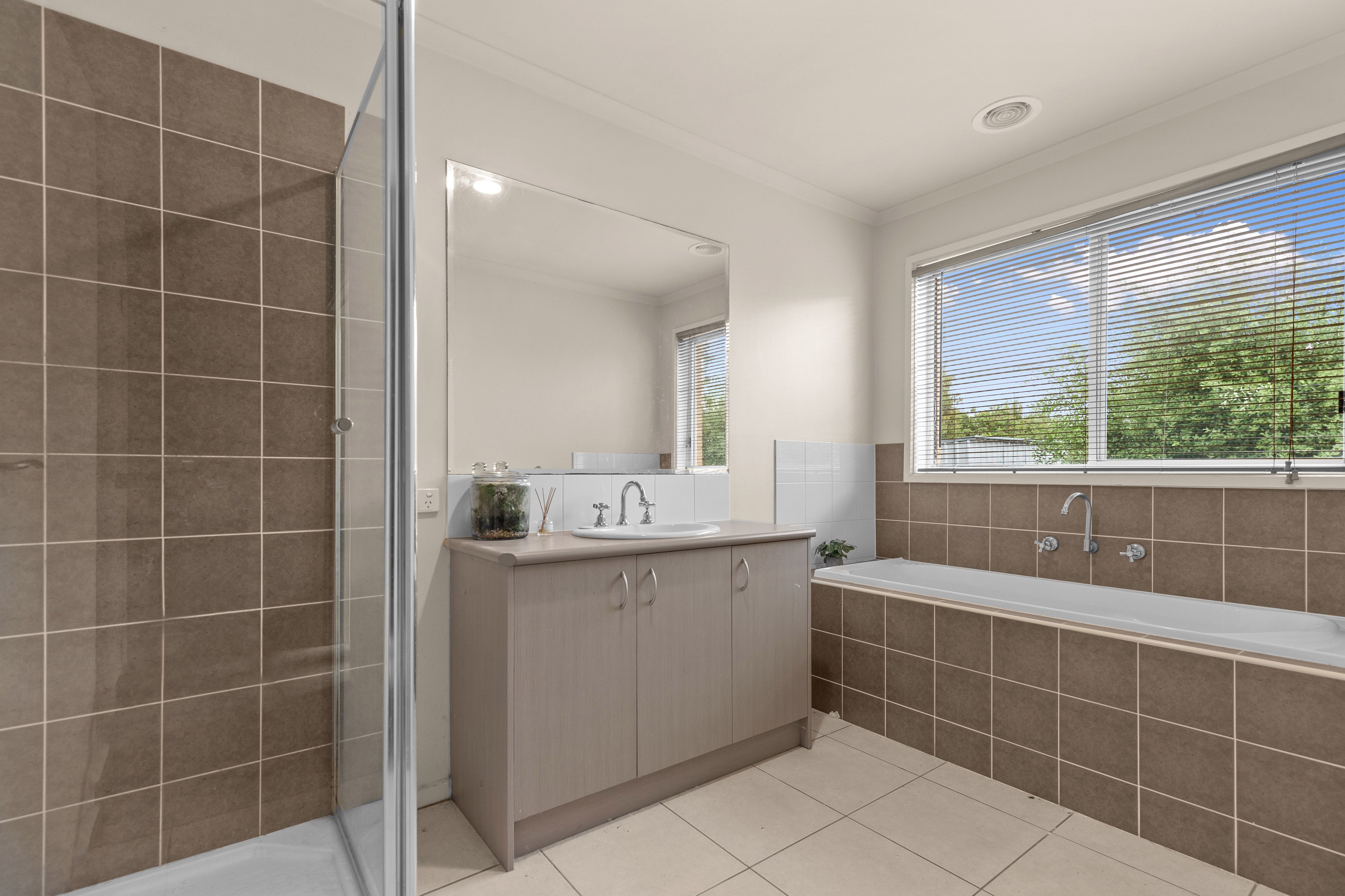56 Tamara Crescent — photo 10 of 13