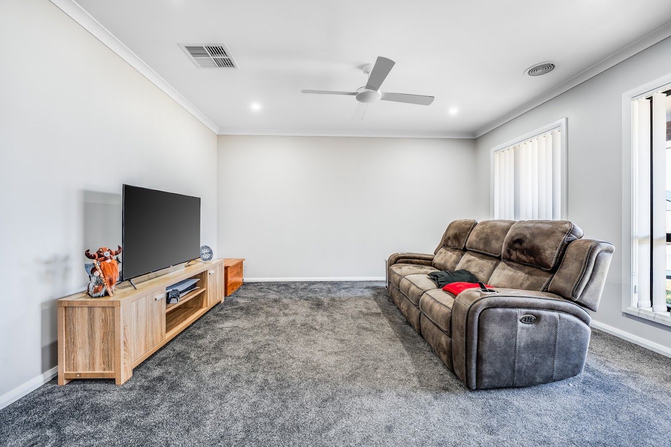 146 Hillford Circuit — photo 11 of 30