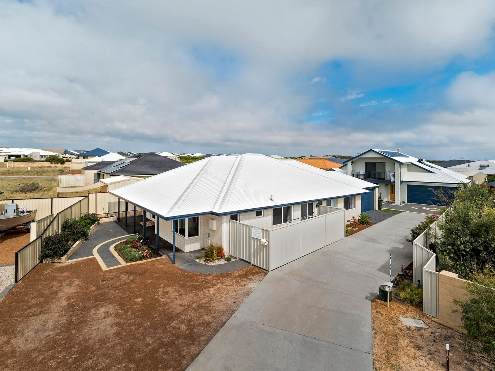 10 Edgewater Close, Glenfield, WA 6532