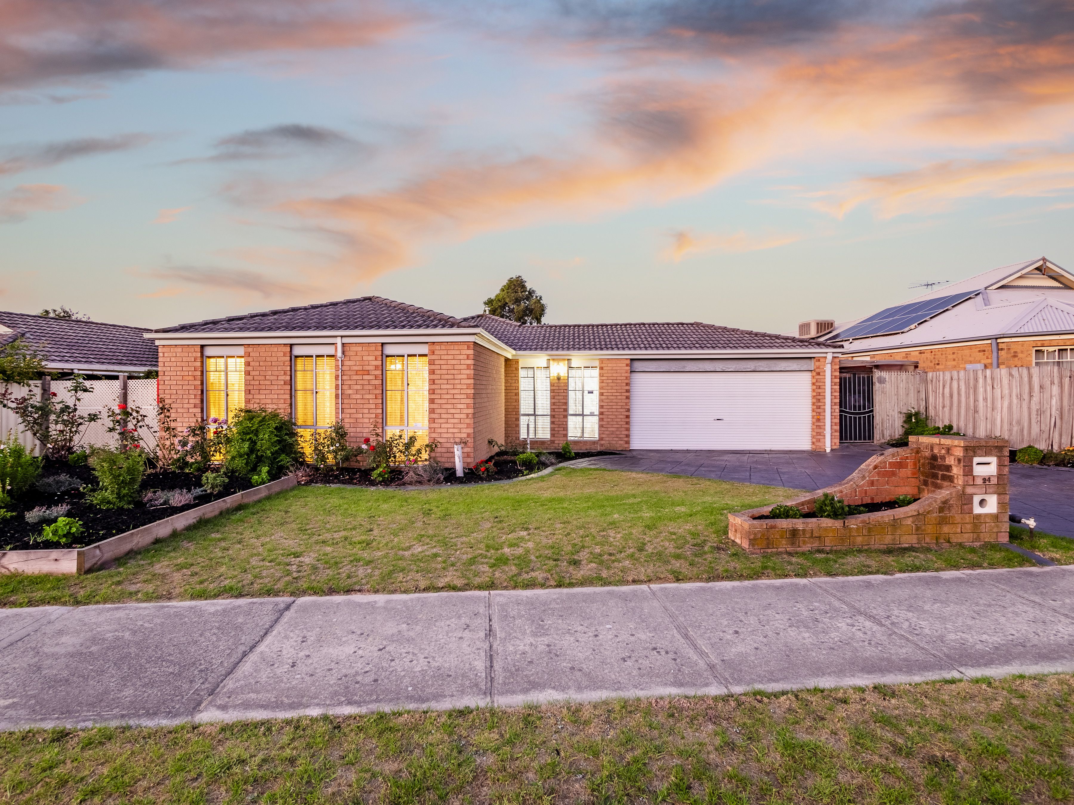 24 Horsfield Street, Cranbourne North VIC 3977