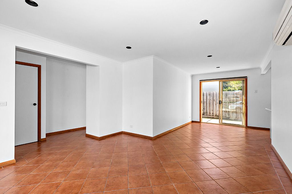 2/92 Hertford Road, Sunshine, VIC 3020