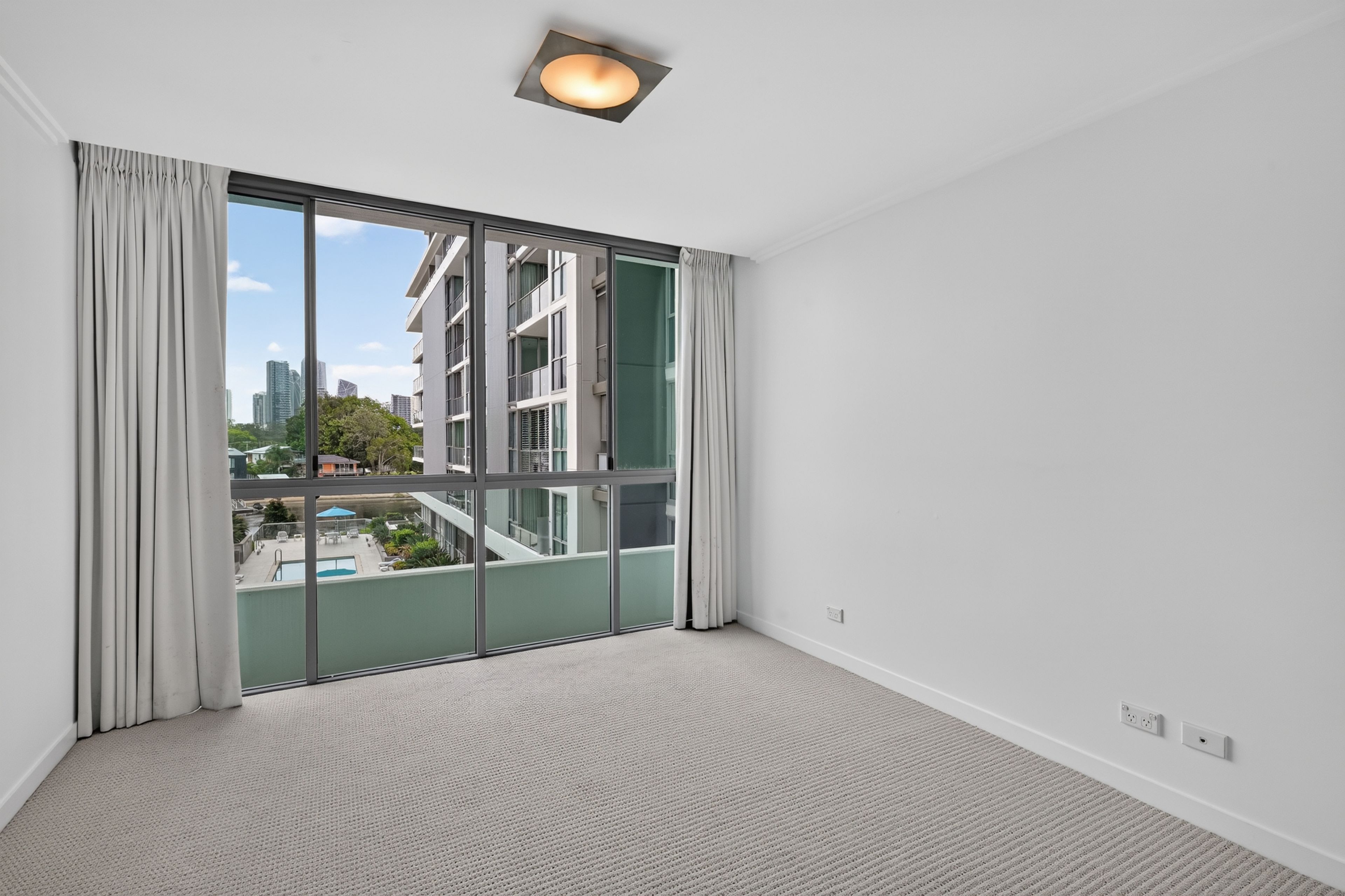 2218/33 T E Peters Drive — photo 10 of 17