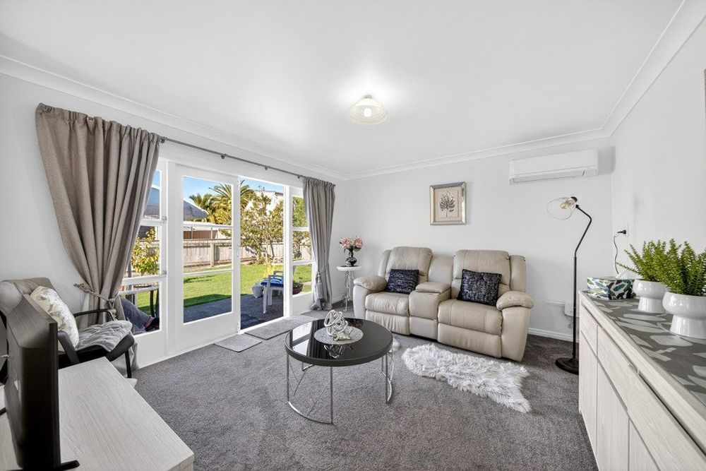 fully fenced 2 bed 4