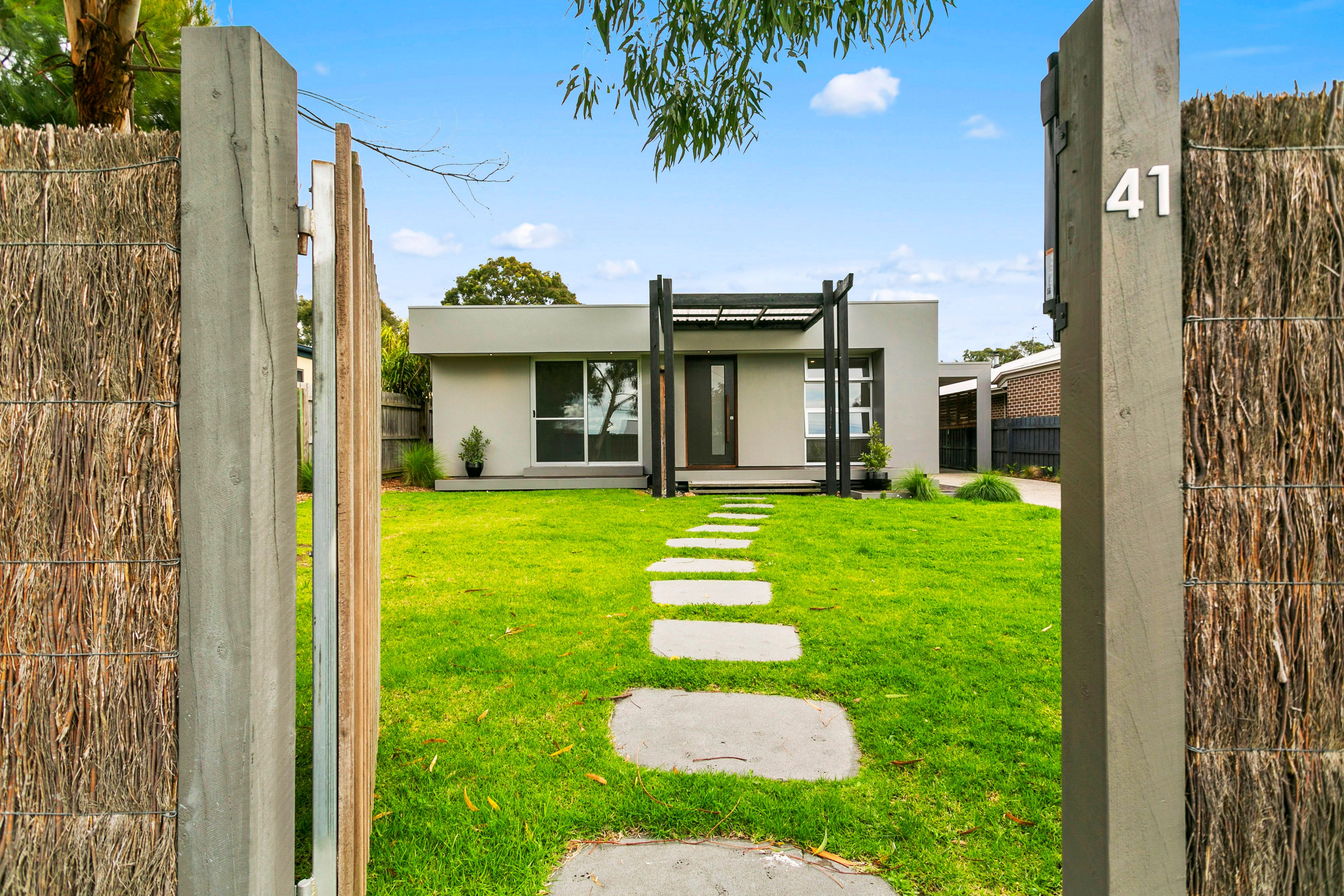 41 Pymble Avenue, Inverloch VIC 3996