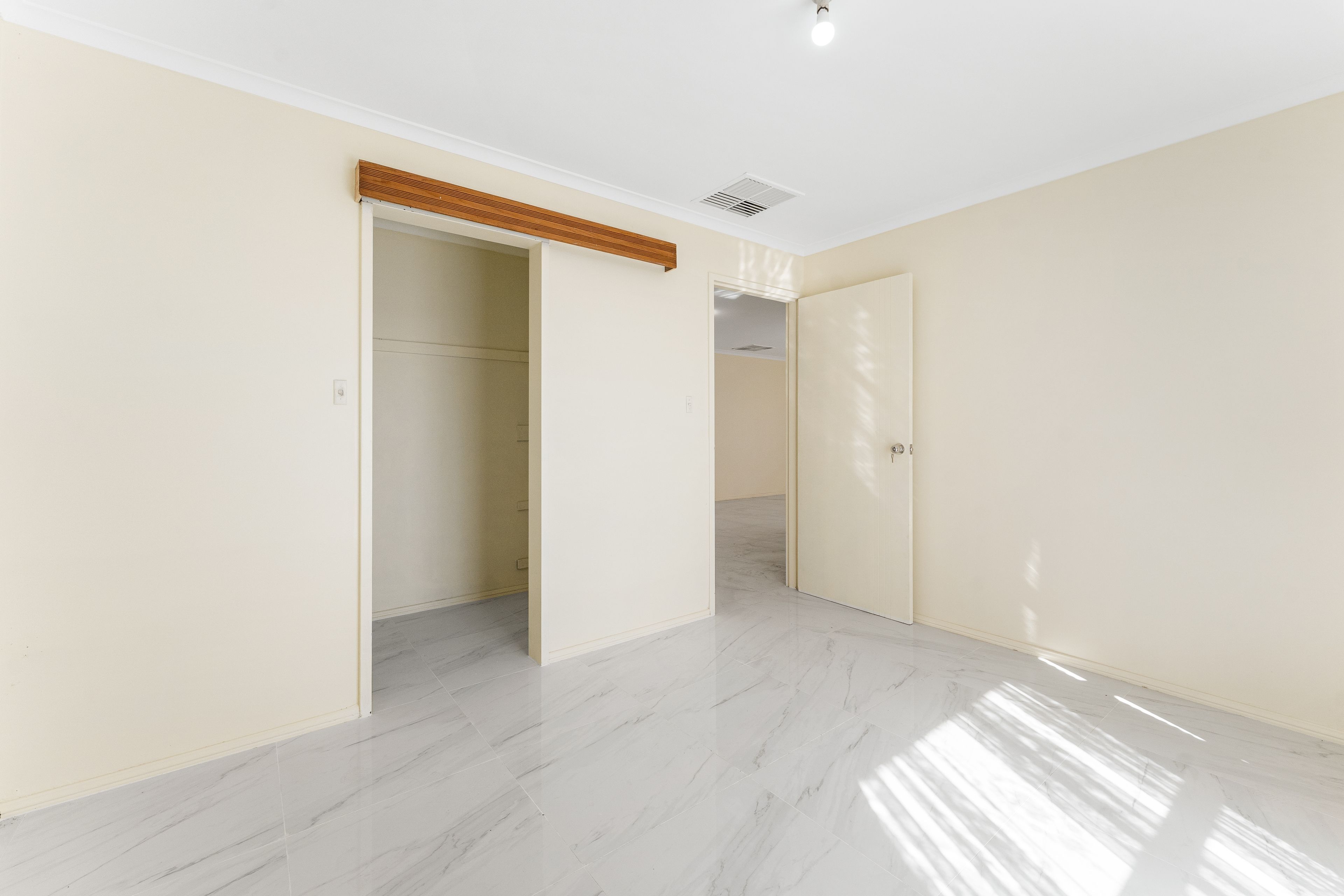 10 Alan Crescent — photo 8 of 14