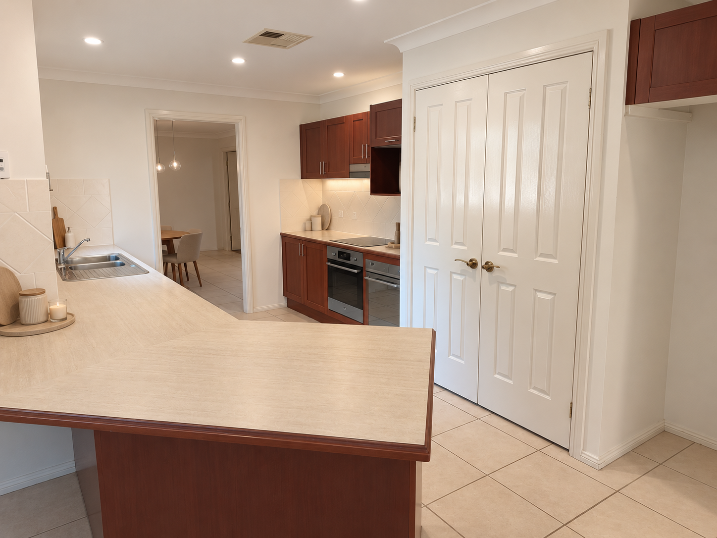 14 Hereford Way — photo 4 of 8
