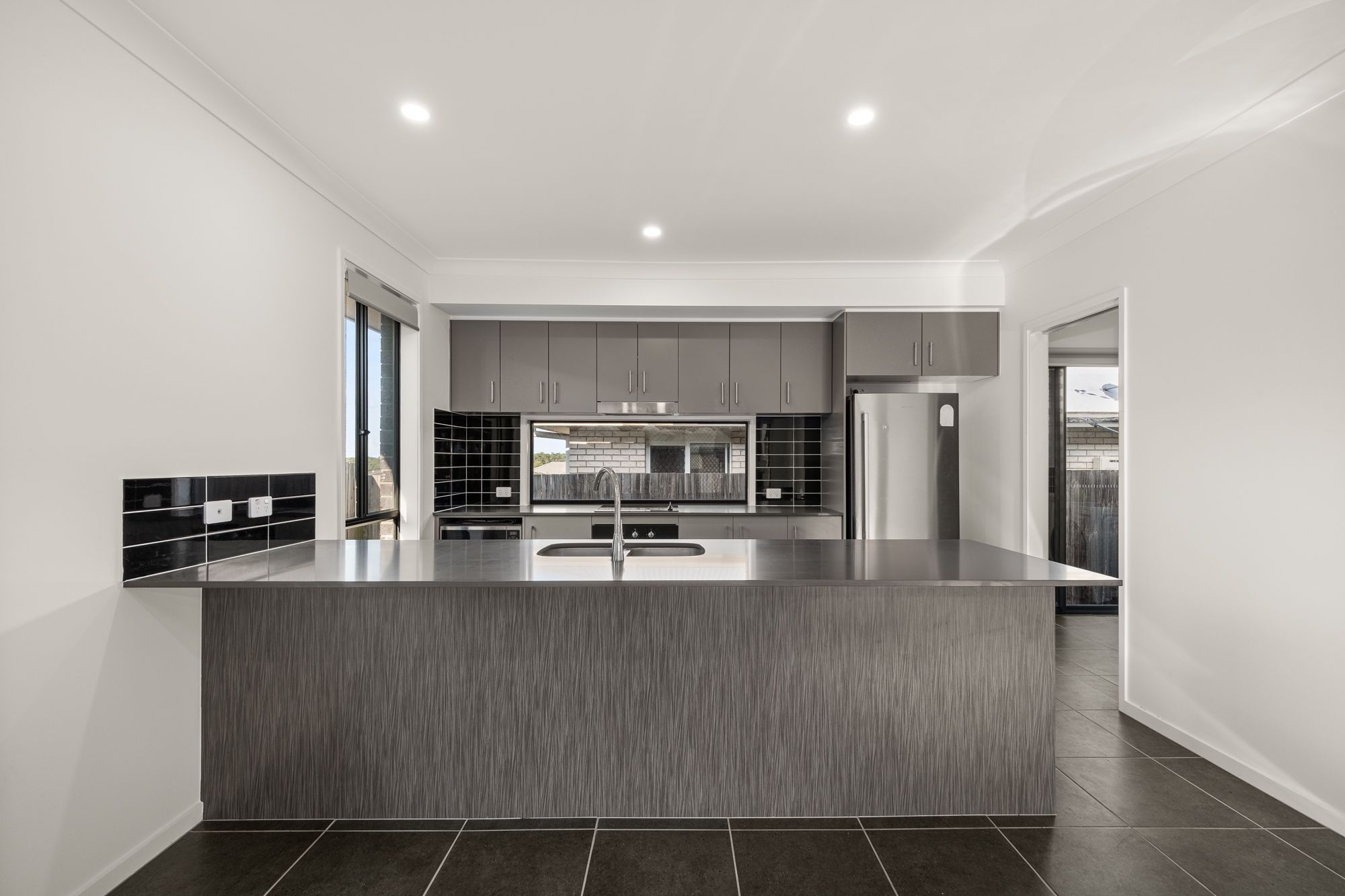 10 Mount Barney Crescent, Park Ridge, QLD 4125