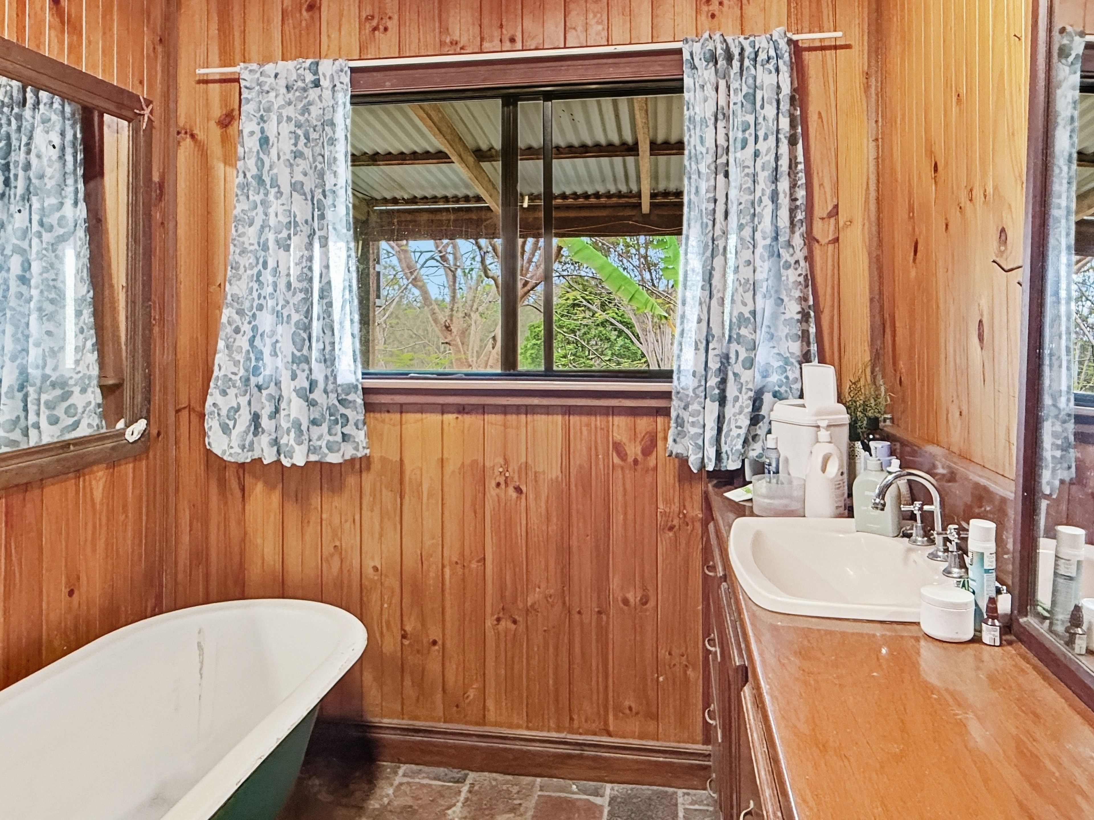 1221B Paddys Flat Road — photo 8 of 20