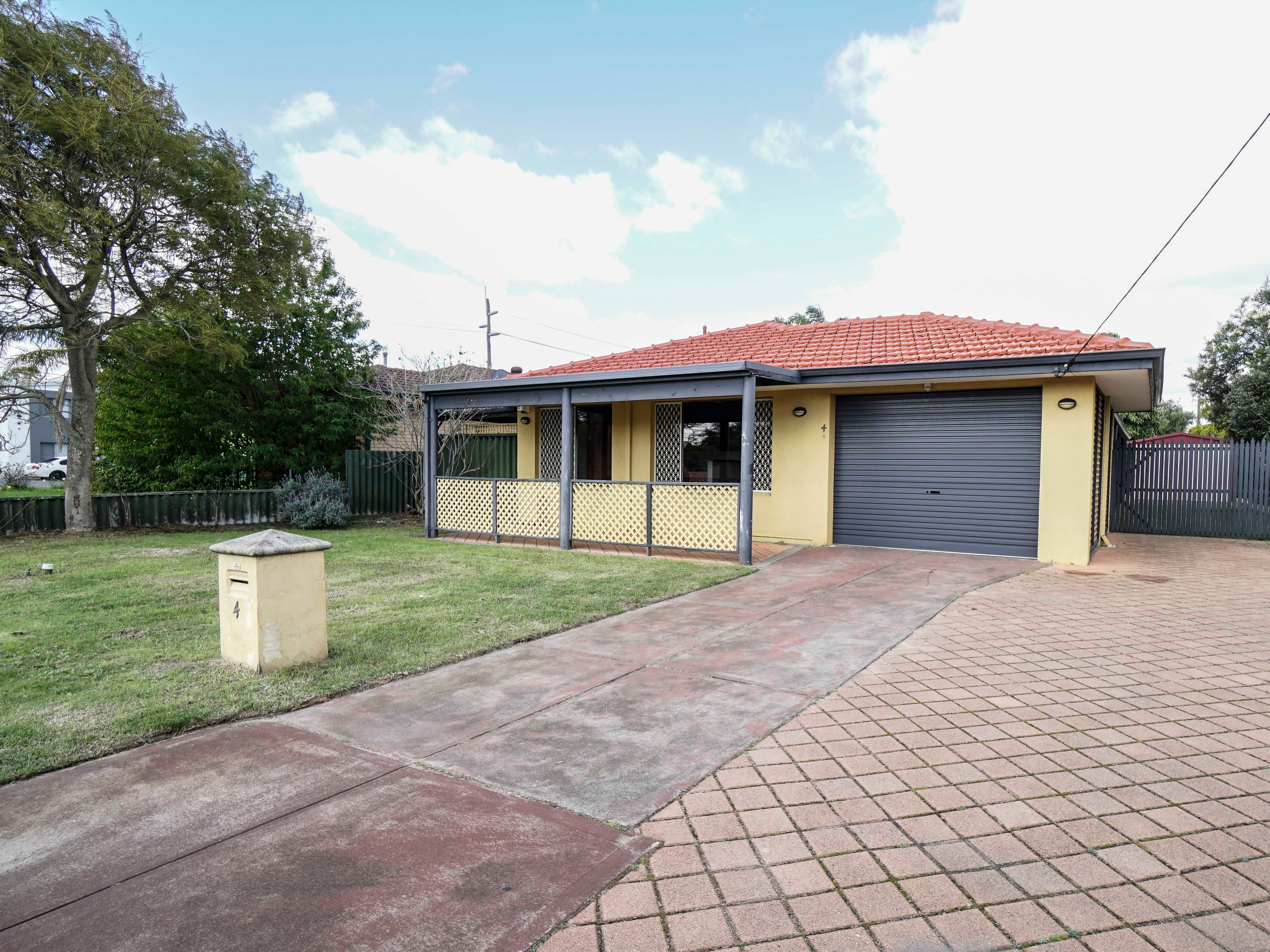 4 Morago Crescent, Cloverdale, WA 6105