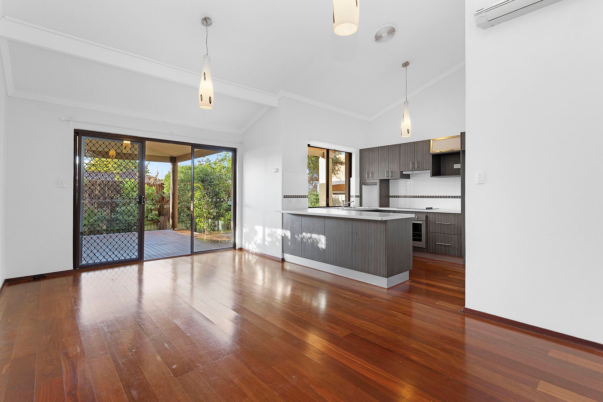 5/6 Mount Henry Road, Como, WA 6152