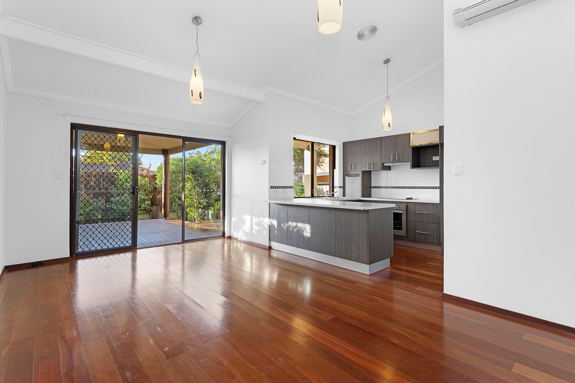 5/6 Mount Henry Road, Como, WA 6152