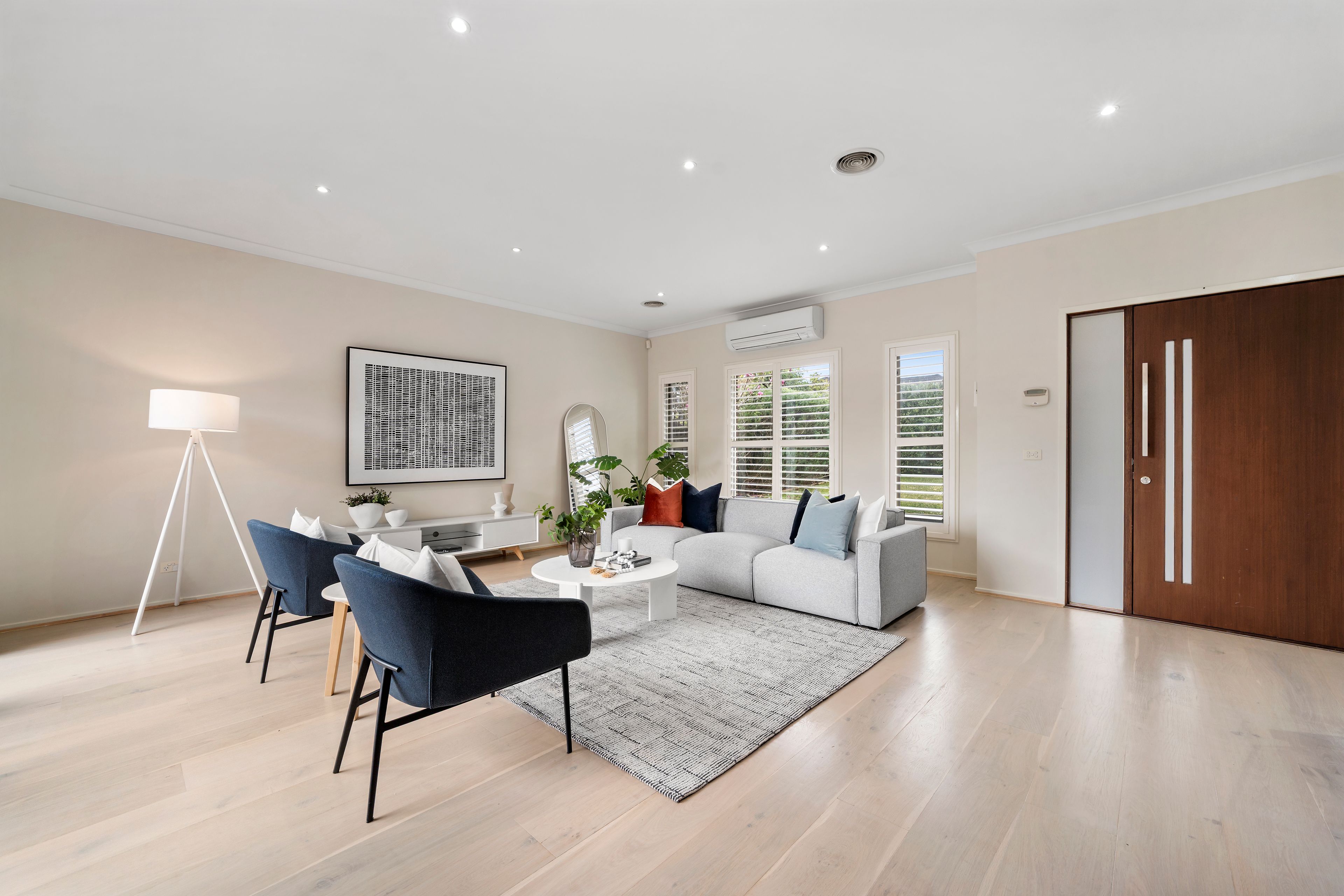 1/61 Hillview Avenue — photo 3 of 27