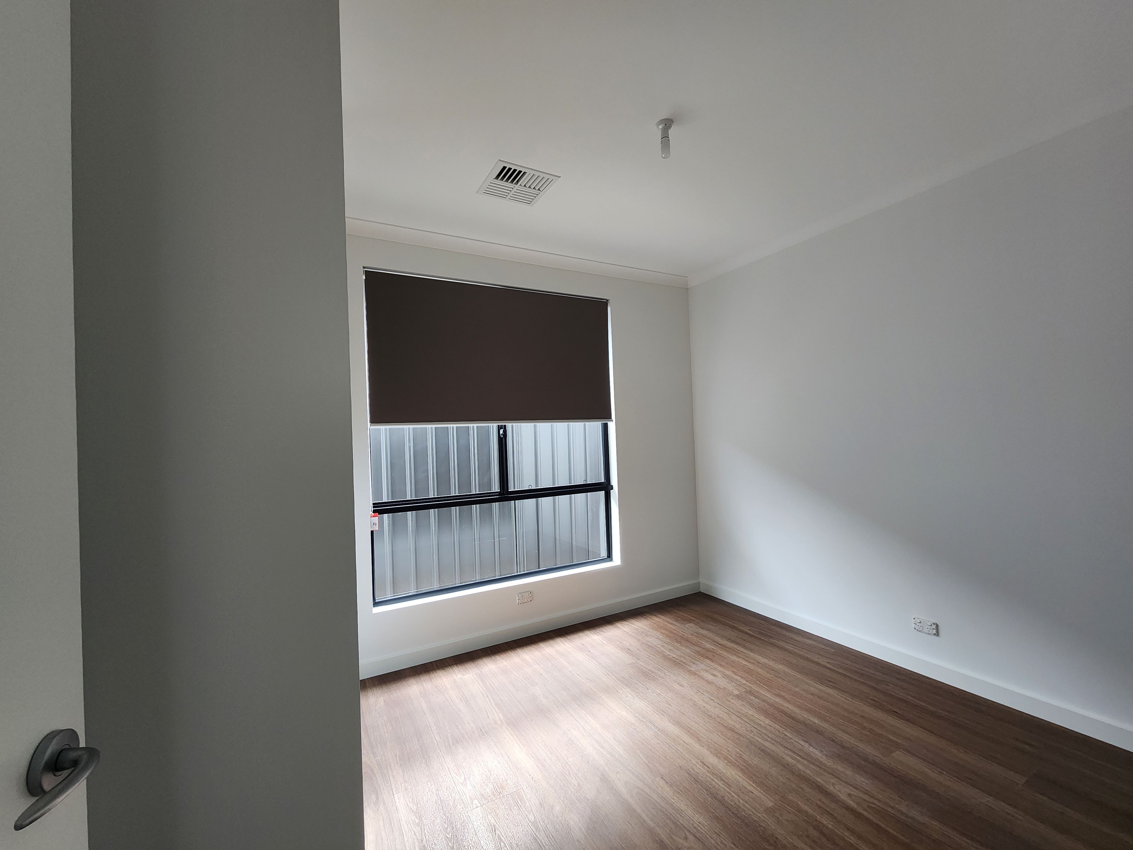 40 Barrington Crescent — photo 8 of 12