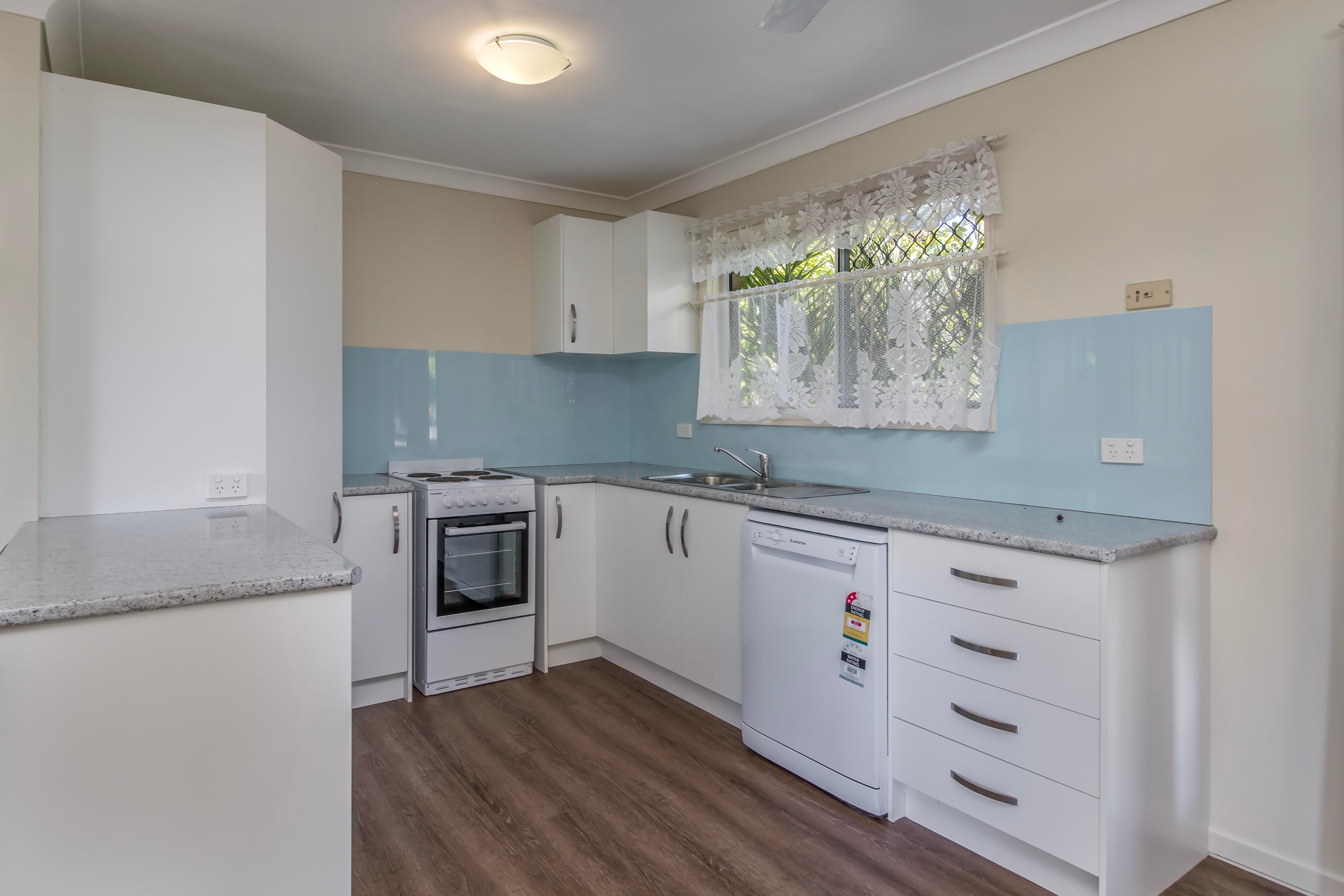 11 Sealink Drive, Point Vernon, QLD 4655