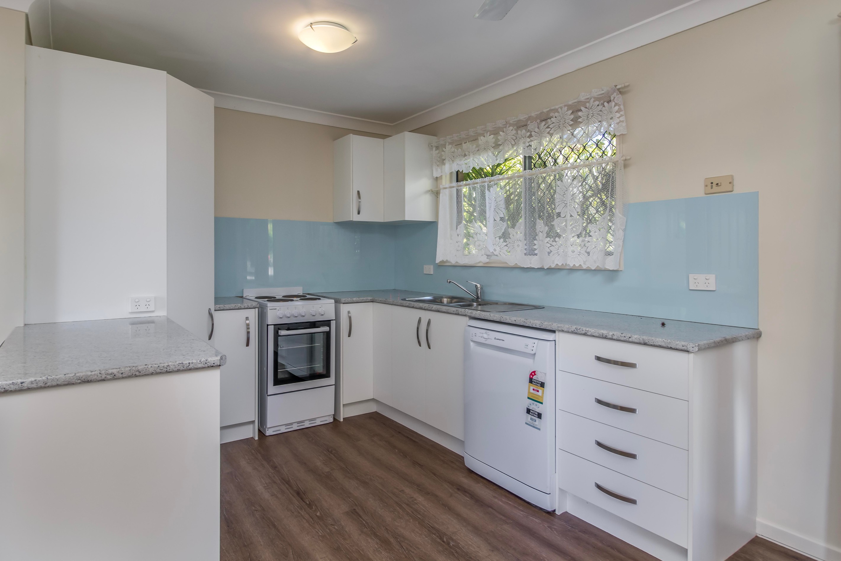 11 Sealink Drive, Point Vernon, QLD 4655
