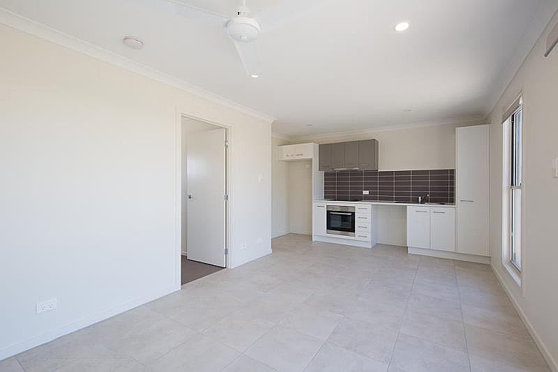2/74 Lamington Drive, Redbank Plains, QLD 4301