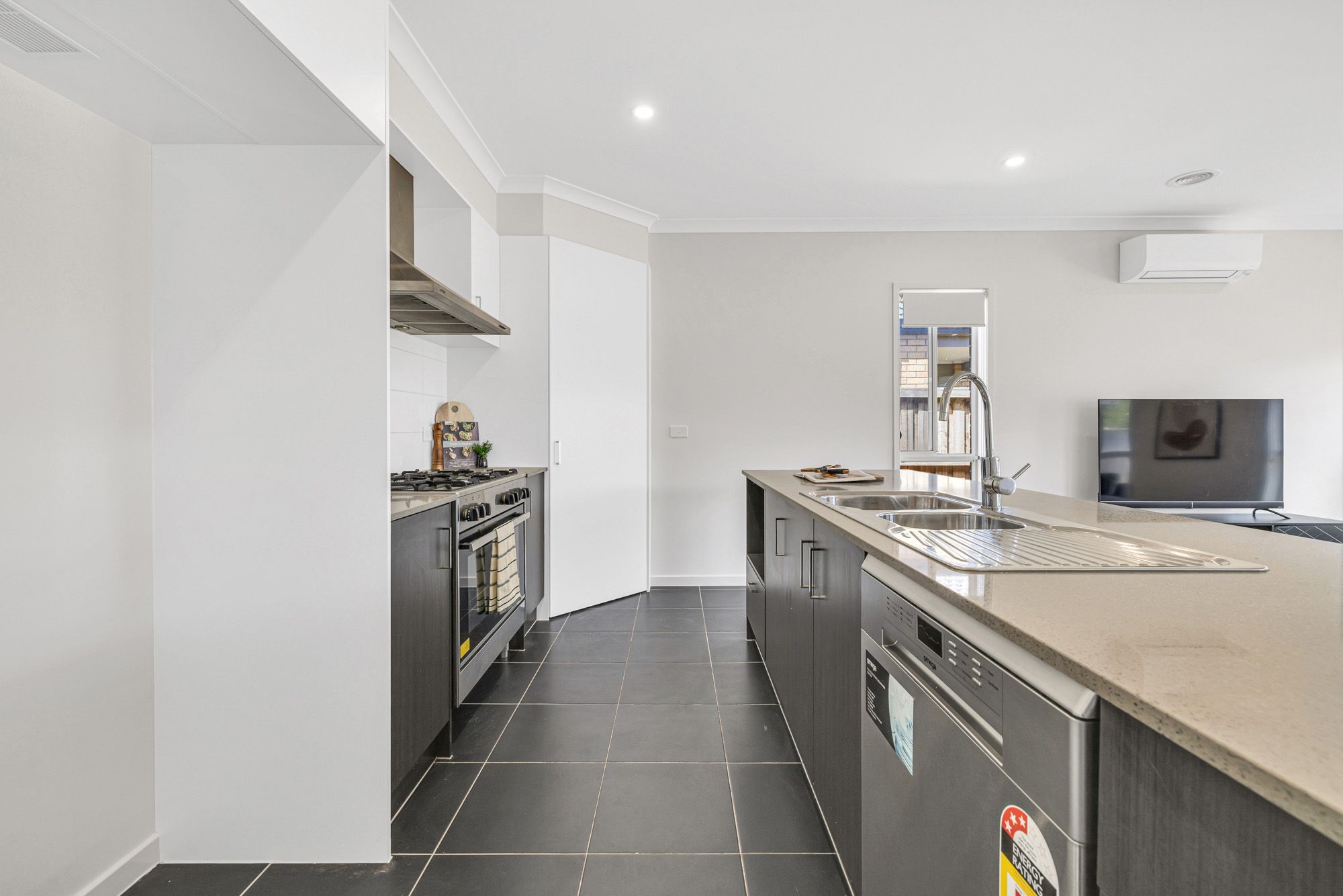 34 Dajarra Avenue, Wyndham Vale, VIC 3024