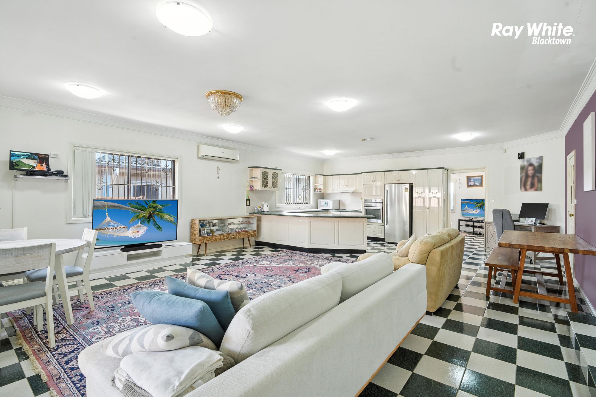 826 The Hosley Drive, Smithfield, NSW 2164