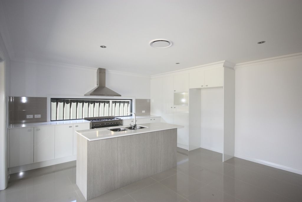 8 Carpenter Street, Elderslie, NSW 2570