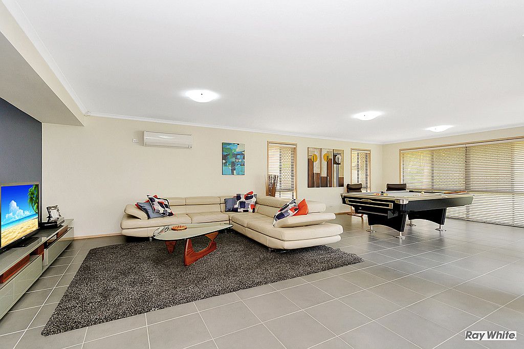 33 Brighton Parade, Forest Lake, QLD 4078