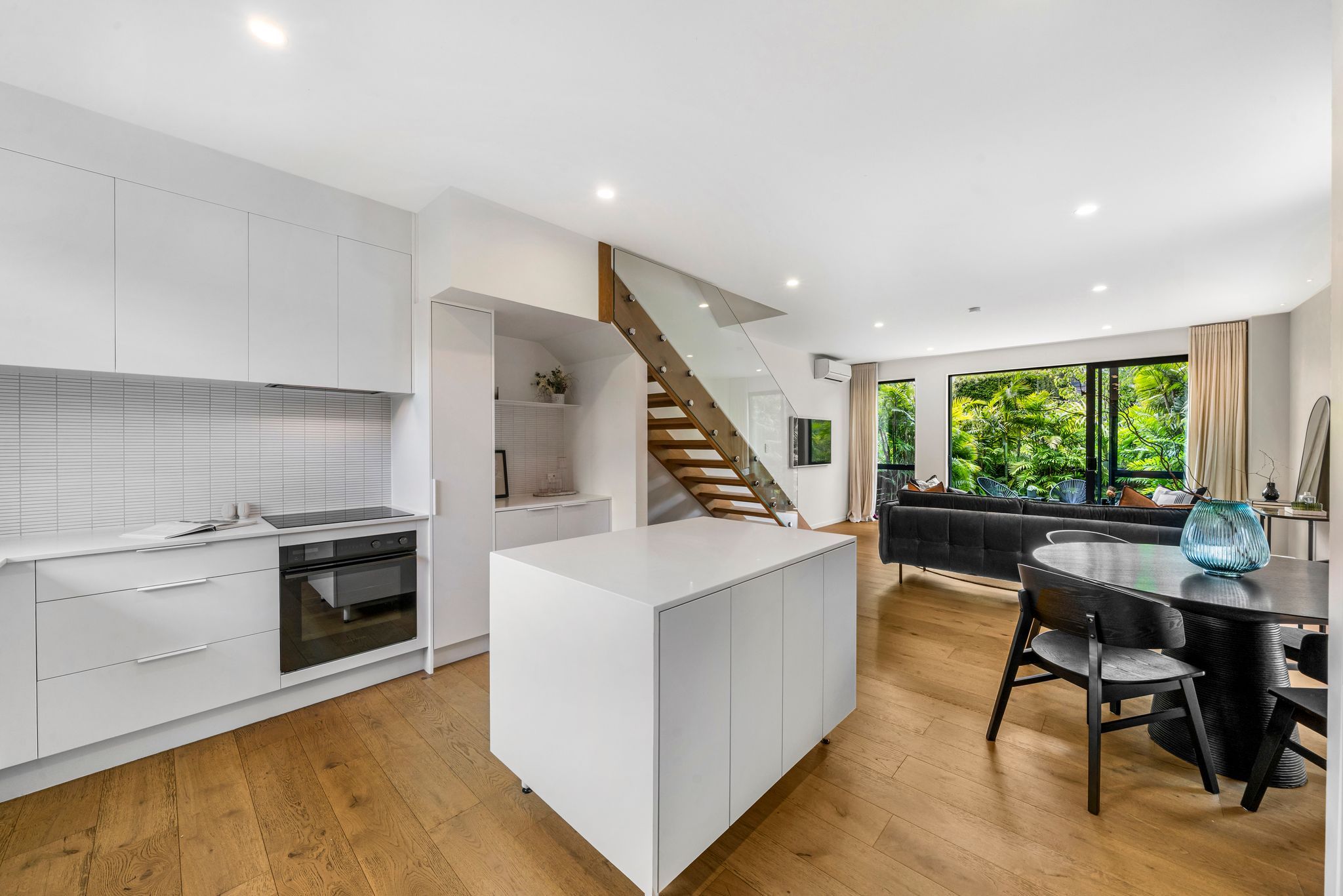 2/37 Glen Atkinson Street, St Heliers
