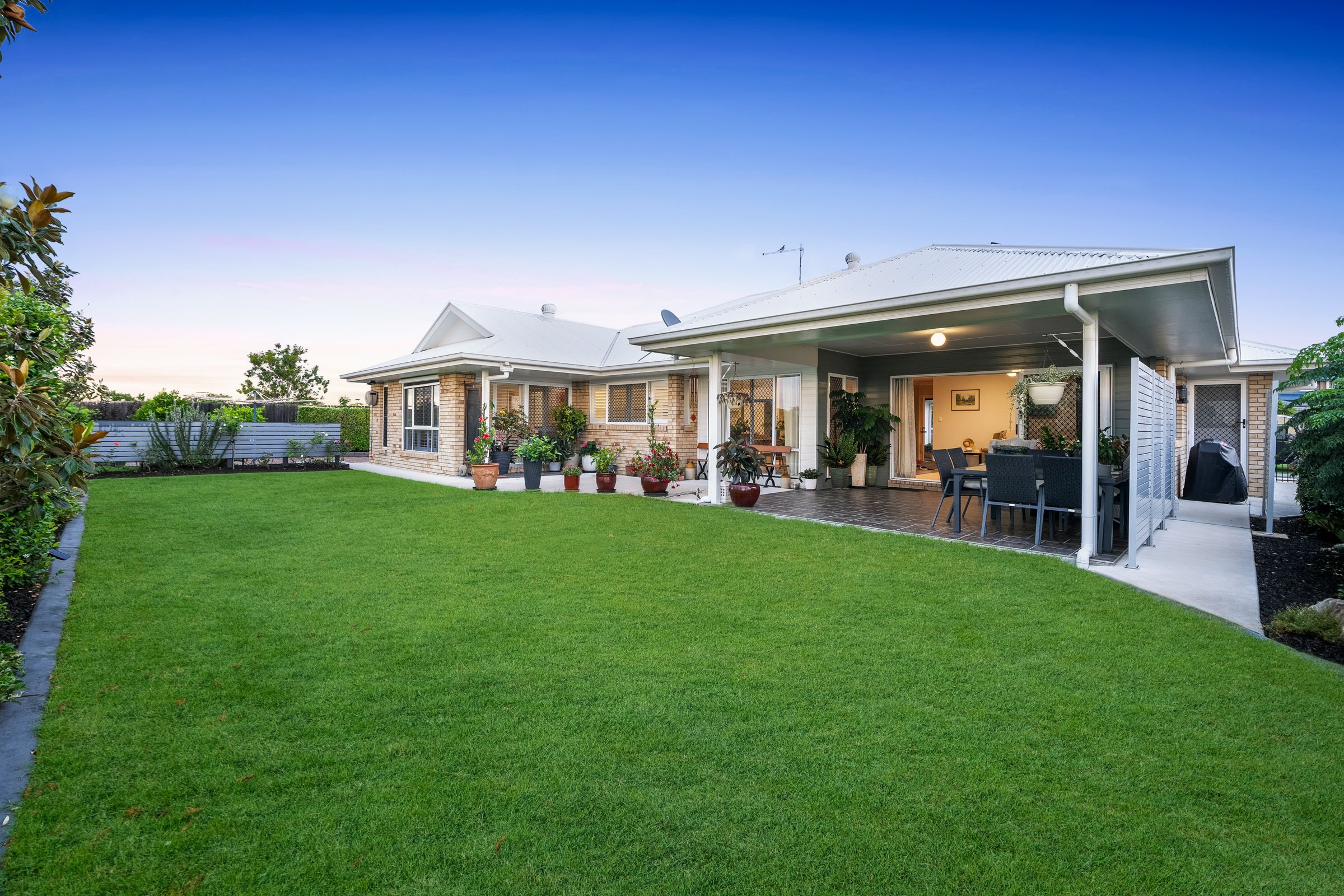 18 Rawlins Crescent, North Lakes, QLD 4509