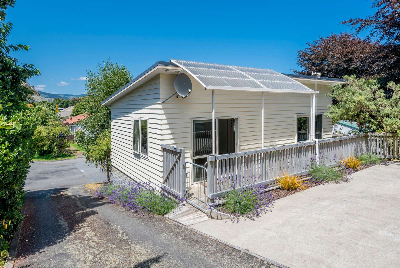 15 Kowhai Grove photo 2