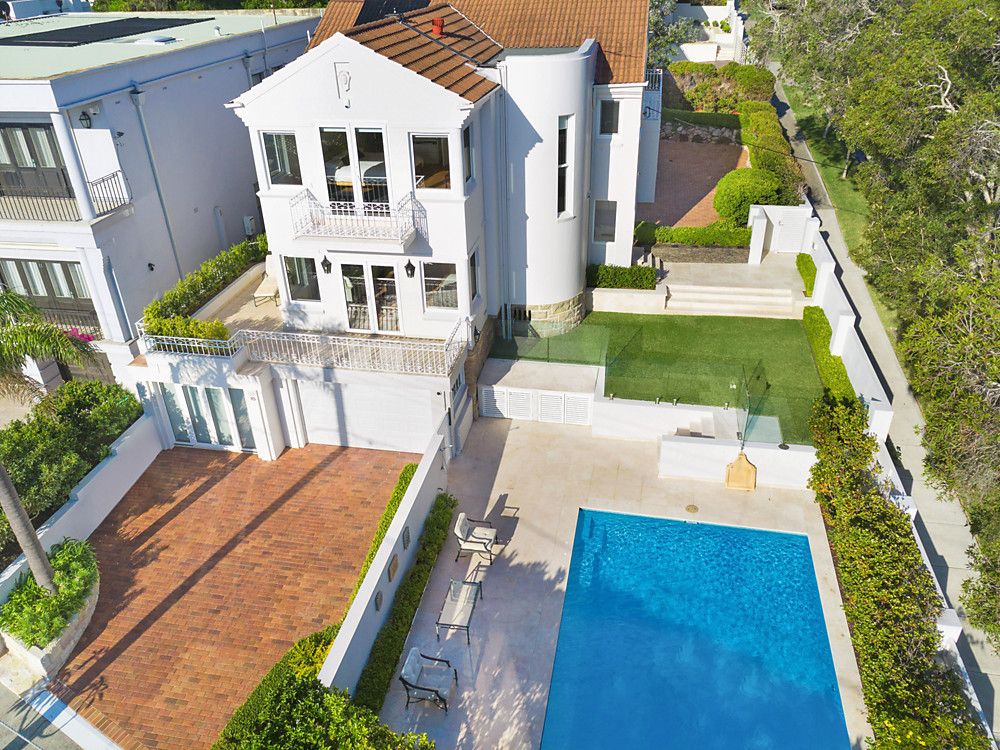 10 John Dykes Avenue