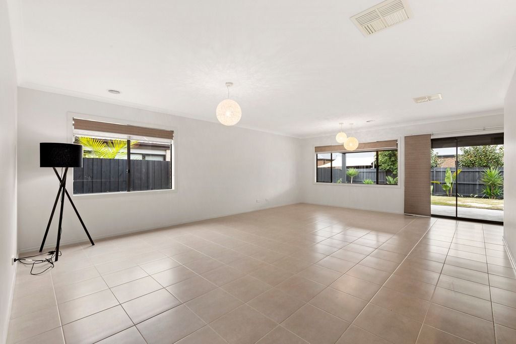 9 Breakwater Drive, Doreen, VIC 3754