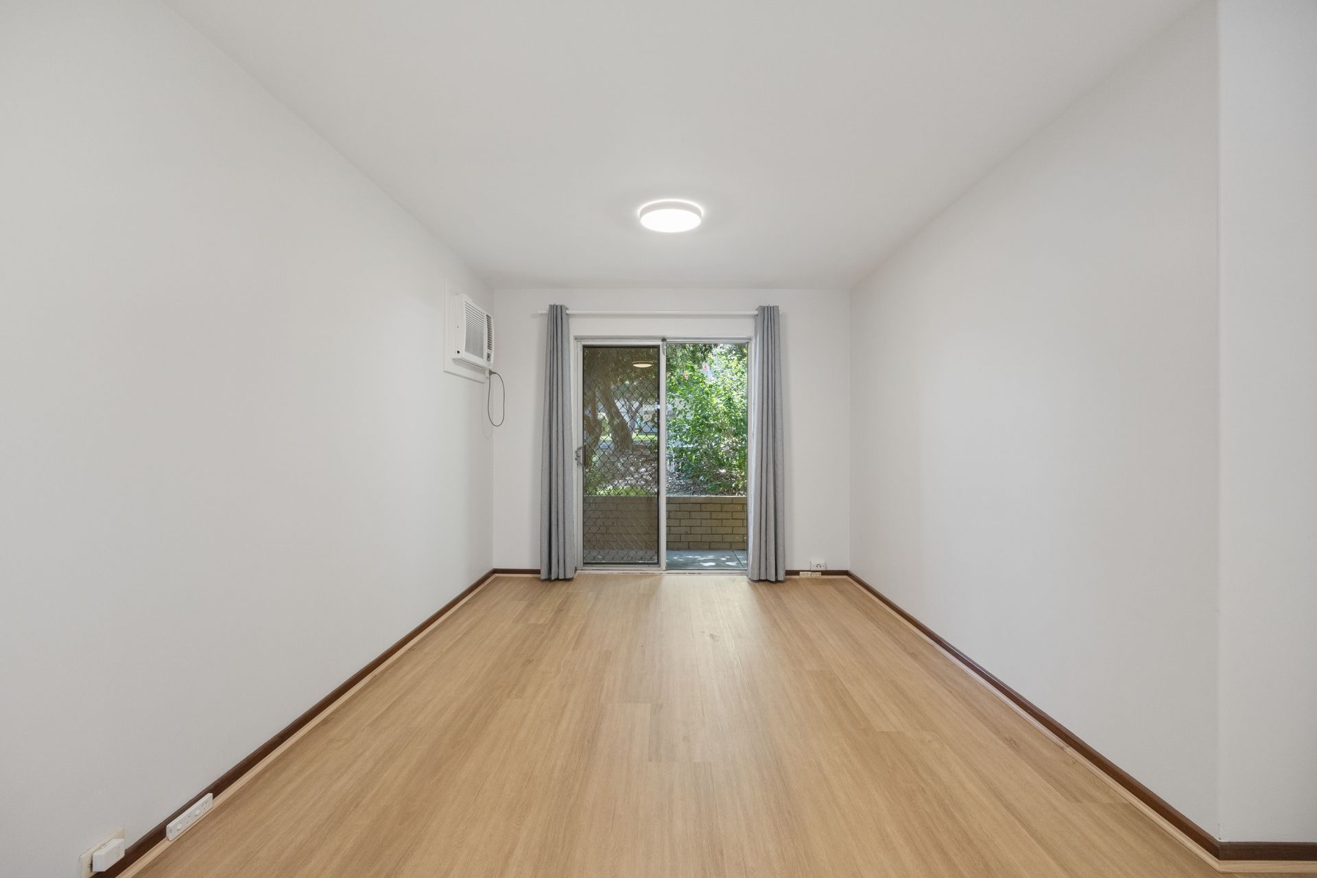 2/52 Sackville Terrace — photo 5 of 18