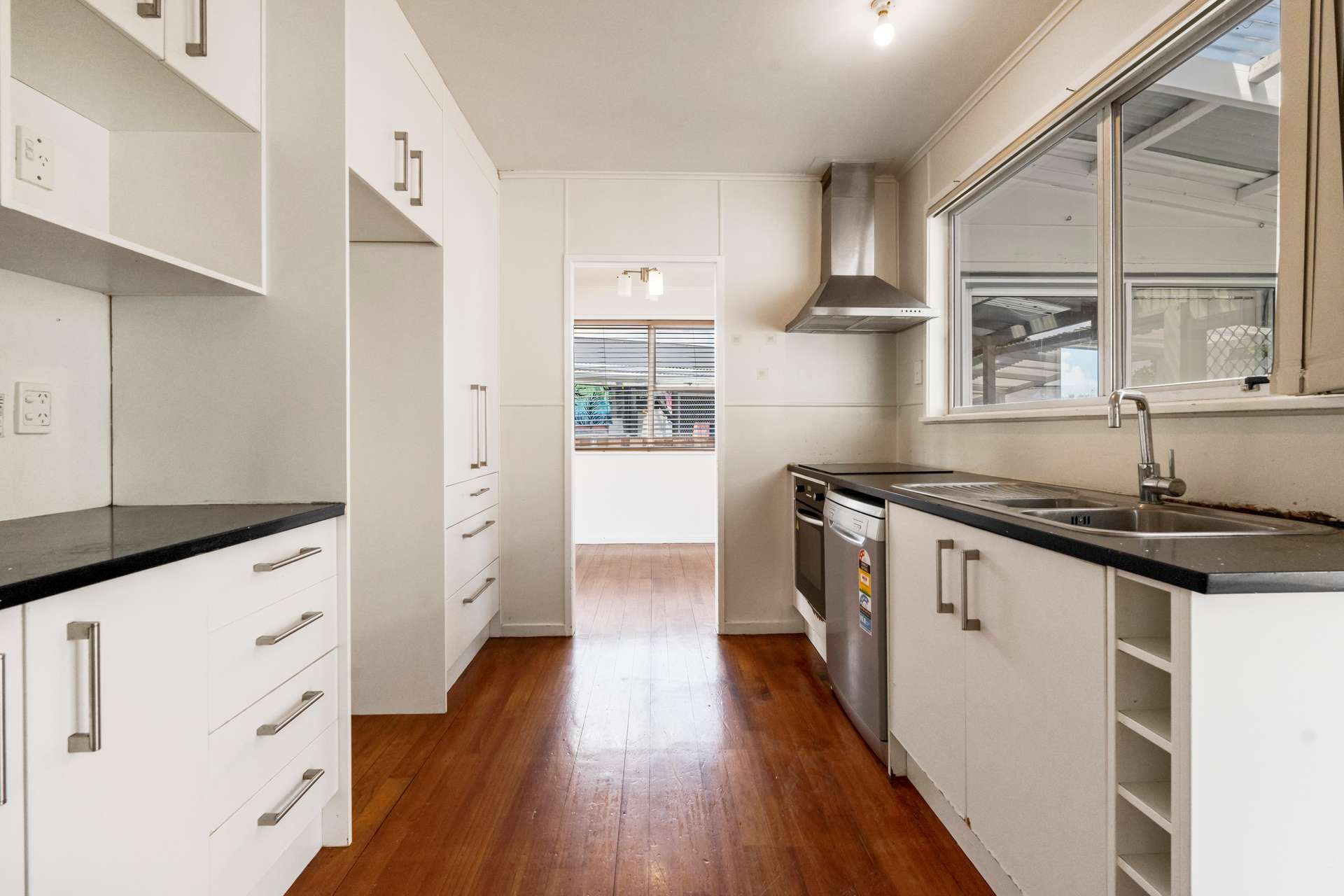 35 Fairlight Place photo 4