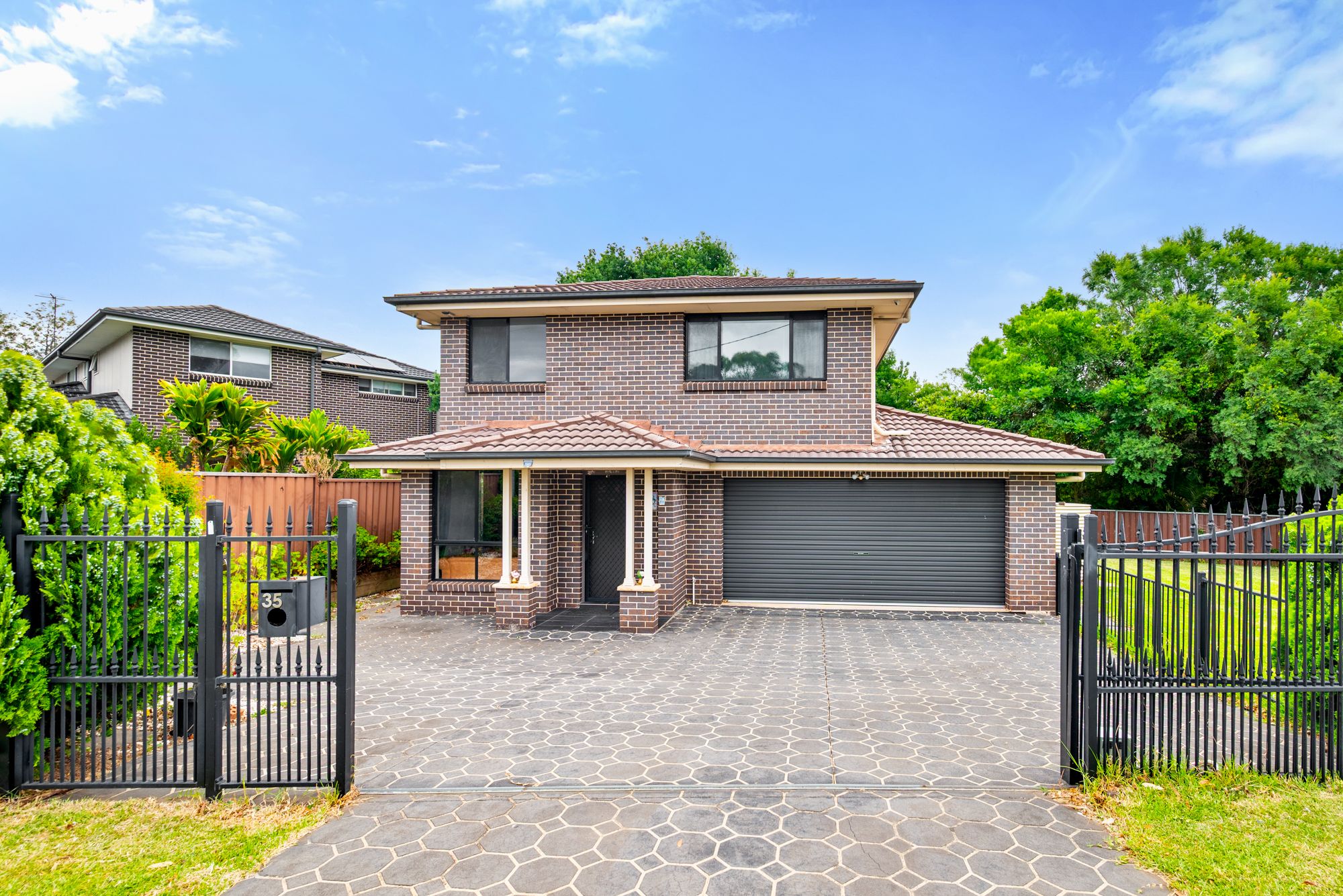 35 Canterbury Road, Glenfield NSW 2167